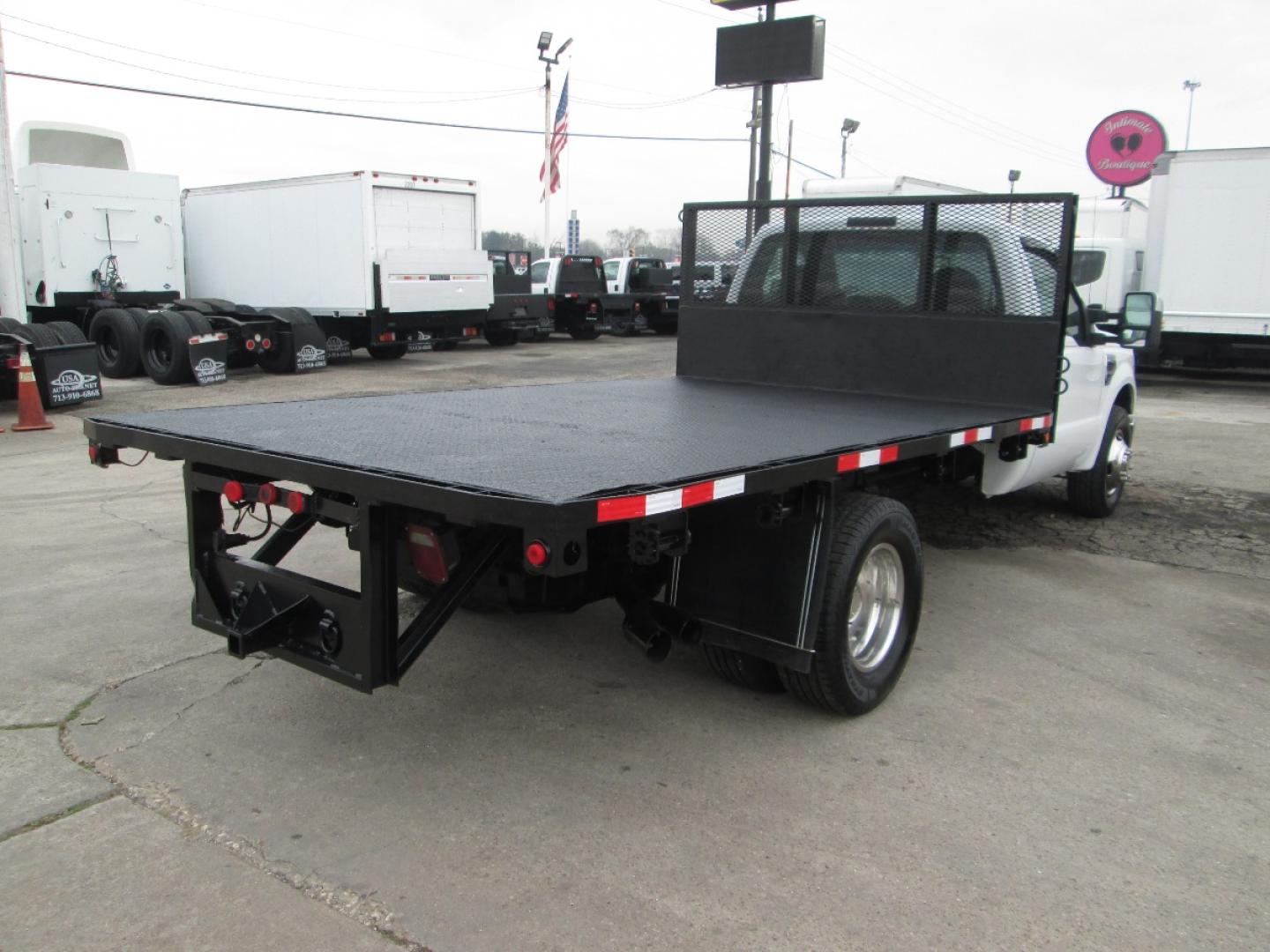 2008 WHITE /BEIGE Ford F-350 2 DR with an V8 engine, AUTOMATIC transmission, located at 9172 North Fwy, Houston, TX, 77037, (713) 910-6868, 29.887470, -95.411903 - Photo#11