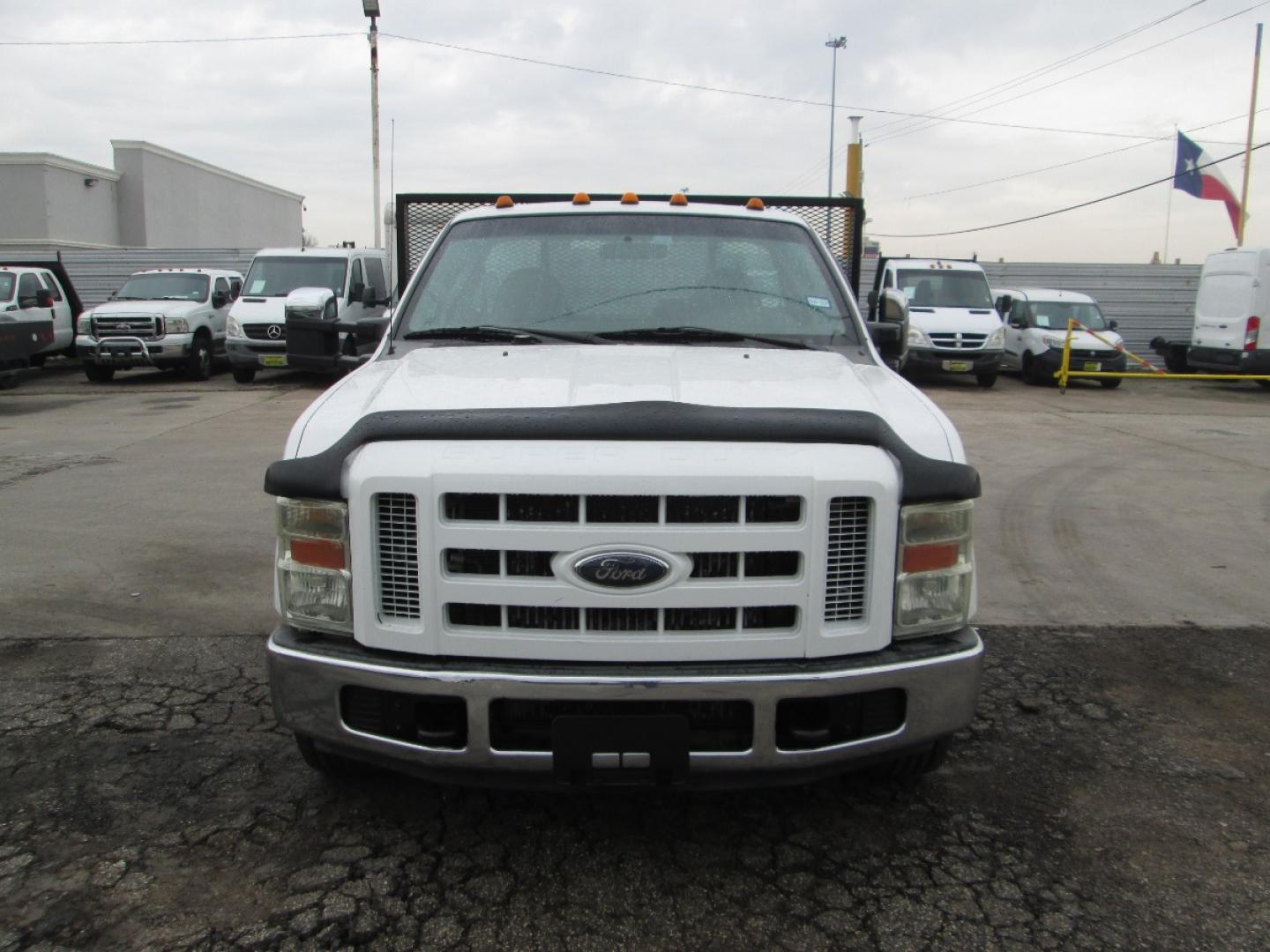 2008 WHITE /BEIGE Ford F-350 2 DR with an V8 engine, AUTOMATIC transmission, located at 9172 North Fwy, Houston, TX, 77037, (713) 910-6868, 29.887470, -95.411903 - Photo#1