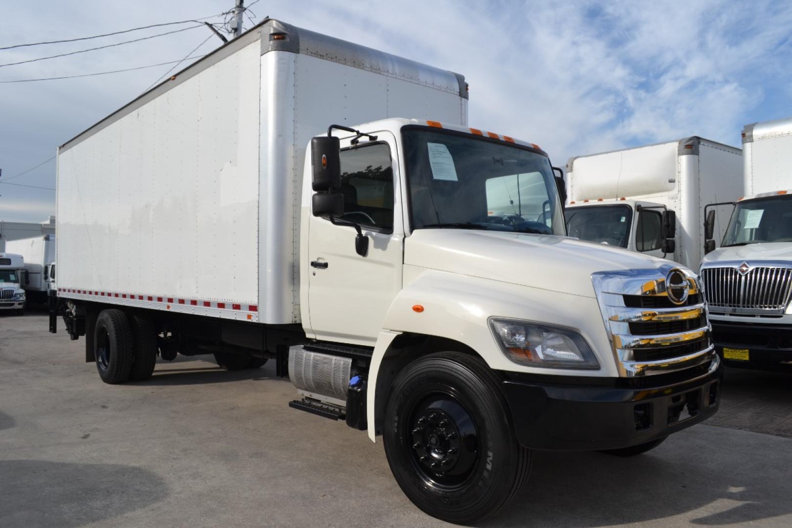 2015 WHITE HINO 268 with an HINO 8L 220HP engine, ALLISON AUTOMATIC transmission, located at 9172 North Fwy, Houston, TX, 77037, (713) 910-6868, 29.887470, -95.411903 - Photo#2