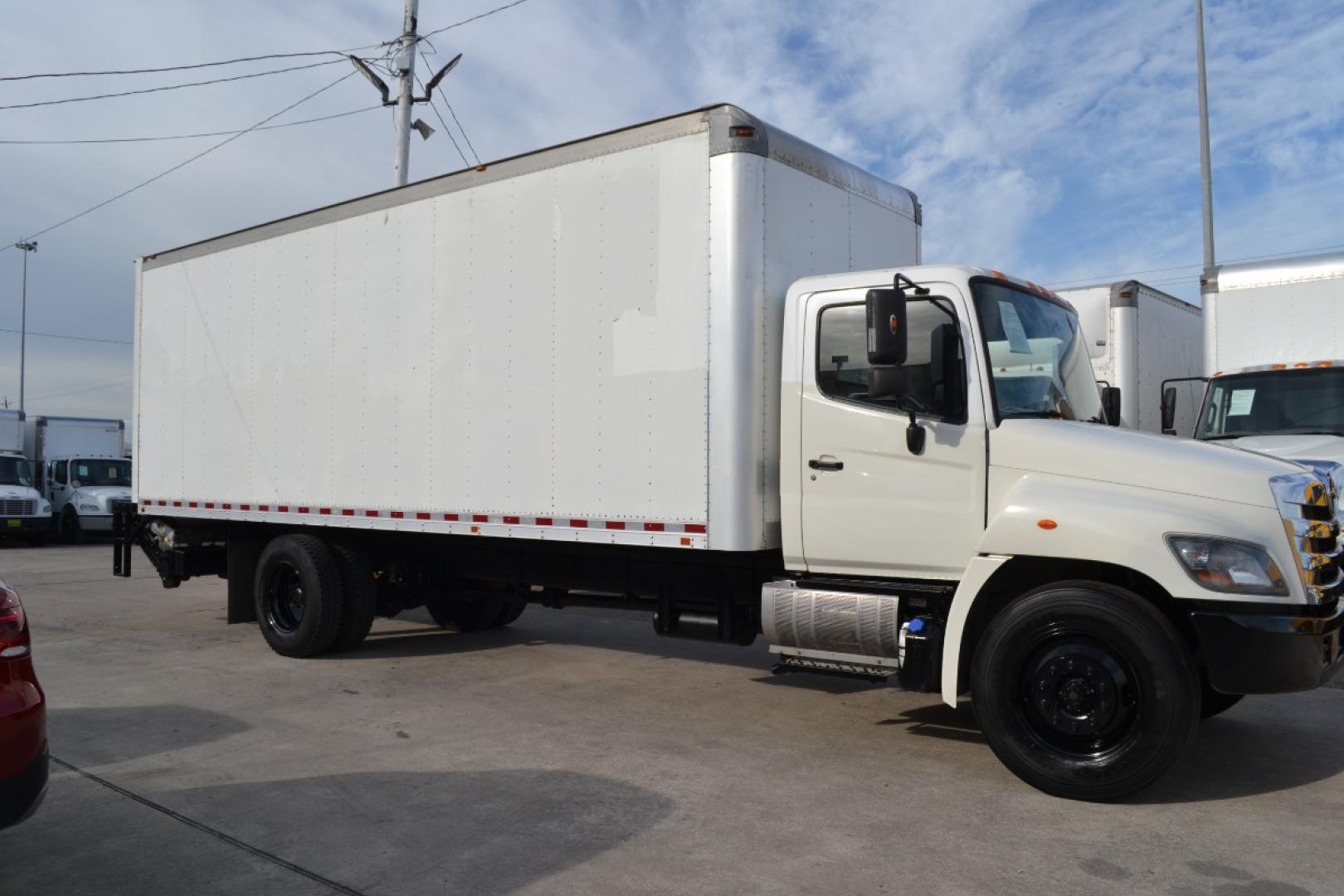 2015 WHITE HINO 268 with an HINO 8L 220HP engine, ALLISON AUTOMATIC transmission, located at 9172 North Fwy, Houston, TX, 77037, (713) 910-6868, 29.887470, -95.411903 - Photo#3