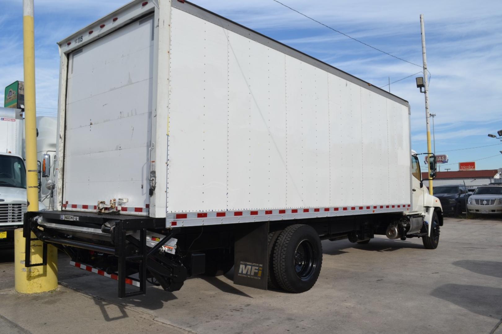 2015 WHITE HINO 268 with an HINO 8L 220HP engine, ALLISON AUTOMATIC transmission, located at 9172 North Fwy, Houston, TX, 77037, (713) 910-6868, 29.887470, -95.411903 - Photo#4