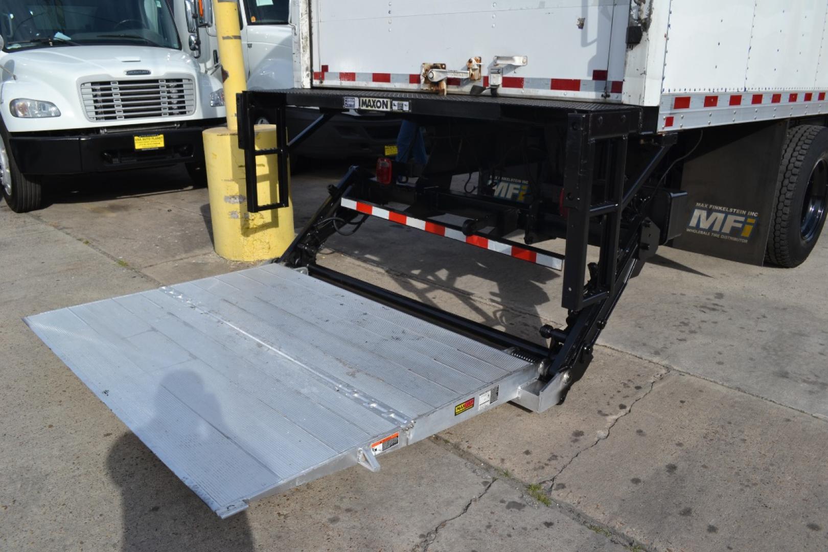 2015 WHITE HINO 268 with an HINO 8L 220HP engine, ALLISON AUTOMATIC transmission, located at 9172 North Fwy, Houston, TX, 77037, (713) 910-6868, 29.887470, -95.411903 - Photo#8