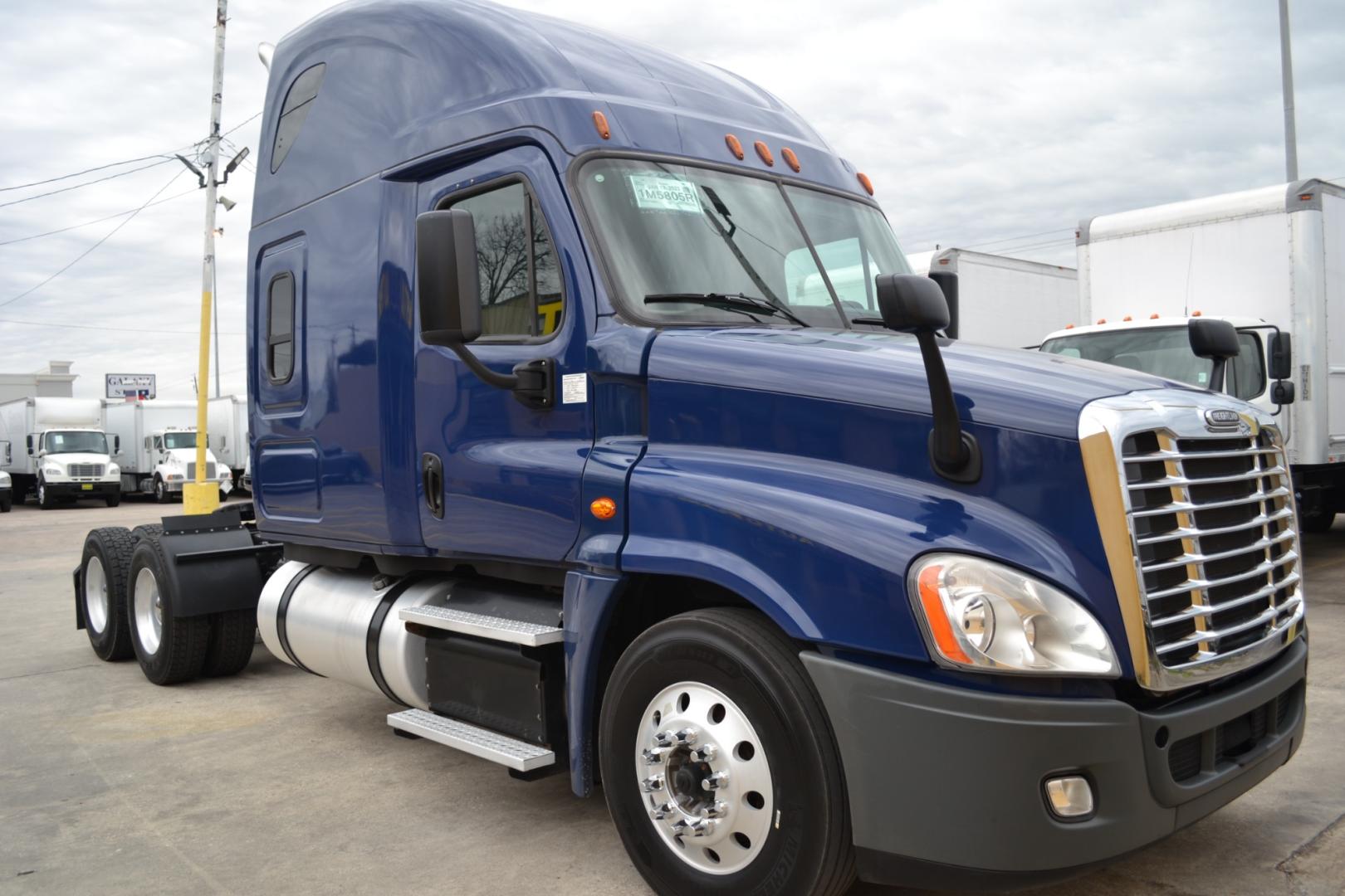 2016 BLUE FREIGHTLINER CASCADIA 125 with an DETROIT DD15 14.8L 455HP engine, EATON FULLER 10SPD MANUAL transmission, located at 9172 North Fwy, Houston, TX, 77037, (713) 910-6868, 29.887470, -95.411903 - Photo#0