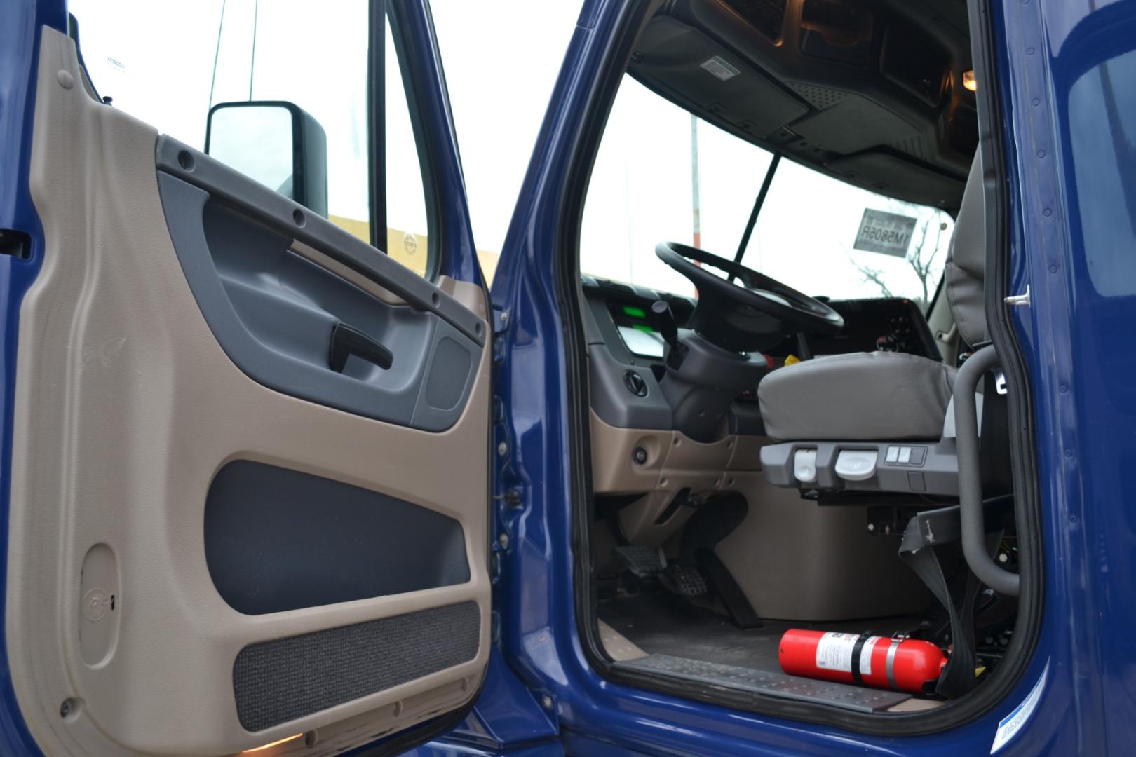 2016 BLUE FREIGHTLINER CASCADIA 125 with an DETROIT DD15 14.8L 455HP engine, EATON FULLER 10SPD MANUAL transmission, located at 9172 North Fwy, Houston, TX, 77037, (713) 910-6868, 29.887470, -95.411903 - Photo#12