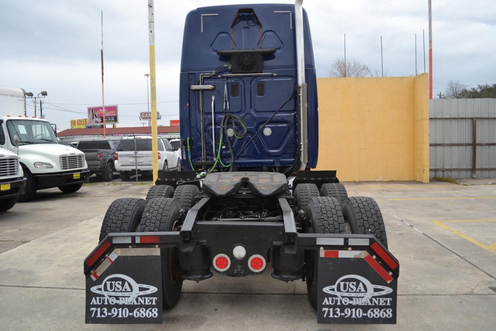 2016 BLUE FREIGHTLINER CASCADIA 125 with an DETROIT DD15 14.8L 455HP engine, EATON FULLER 10SPD MANUAL transmission, located at 9172 North Fwy, Houston, TX, 77037, (713) 910-6868, 29.887470, -95.411903 - Photo#5