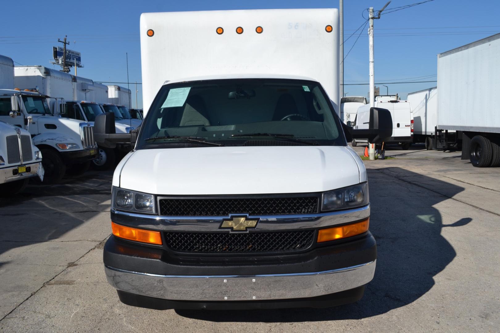 2018 WHITE CHEVROLET 3500 with an V8 6.0L engine, AUTOMATIC transmission, located at 9172 North Fwy, Houston, TX, 77037, (713) 910-6868, 29.887470, -95.411903 - 14FT FIBERGLASS BOX, 14,200LB GVWR, POWER WINDOWS & LOCKS, GOOD RUBBER, FLEET MIANTAINED - Photo#1