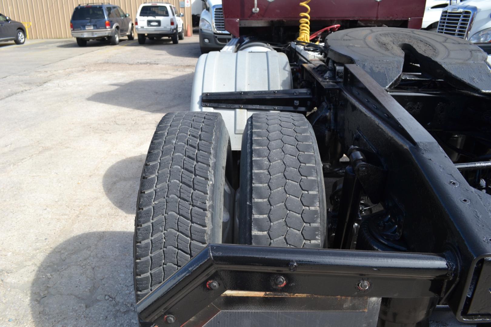 2014 MAROON WESTERN STAR 4900SB with an DETROIT DD13 12.8L 470HP engine, EATON FULLER 10SPD MANUAL transmission, located at 9172 North Fwy, Houston, TX, 77037, (713) 910-6868, 29.887470, -95.411903 - Photo#8