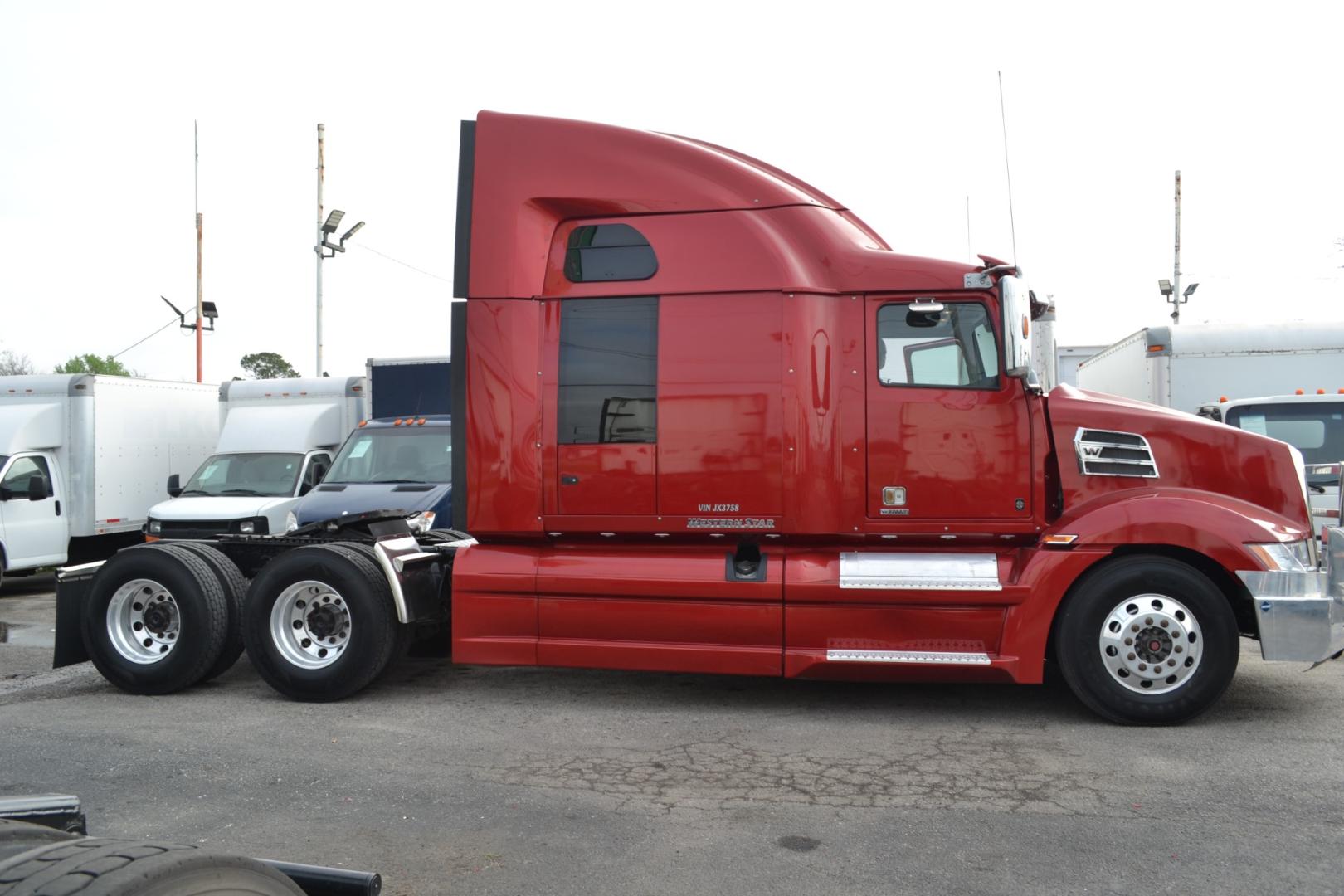 2018 MAROON WESTERN STAR 5700XE with an DETROIT DD15 14.8L 455HP engine, DETROIT DT12 AUTOMATED transmission, located at 9172 North Fwy, Houston, TX, 77037, (713) 910-6868, 29.887470, -95.411903 - 82" RAISED ROOF SLEEPER, RATIO: 2.41, RATIO: 2.41, 5TH WHEEL SLIDE, DIFF LOCK, 100 GALLON FUEL TANKS, MINI FRIDGE, ALUMINUM WHEELS - Photo#3