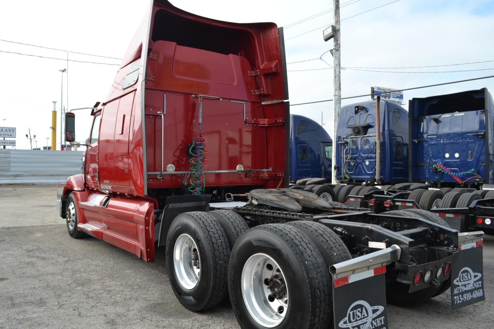 2018 MAROON WESTERN STAR 5700XE with an DETROIT DD15 14.8L 455HP engine, DETROIT DT12 AUTOMATED transmission, located at 9172 North Fwy, Houston, TX, 77037, (713) 910-6868, 29.887470, -95.411903 - 82" RAISED ROOF SLEEPER, RATIO: 2.41, RATIO: 2.41, 5TH WHEEL SLIDE, DIFF LOCK, 100 GALLON FUEL TANKS, MINI FRIDGE, ALUMINUM WHEELS - Photo#8