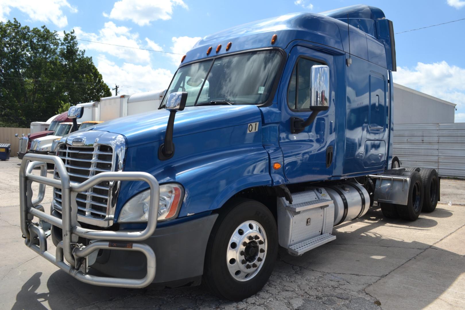 2013 BLUE FREIGHTLINER CASCADIA 125 with an DETROIT DD13 12.8L 450HP engine, EATON FULLER 10SPD MANUAL transmission, located at 9172 North Fwy, Houston, TX, 77037, (713) 910-6868, 29.887470, -95.411903 - Photo#0