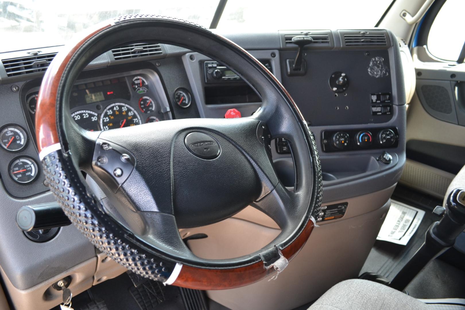 2013 BLUE FREIGHTLINER CASCADIA 125 with an DETROIT DD13 12.8L 450HP engine, EATON FULLER 10SPD MANUAL transmission, located at 9172 North Fwy, Houston, TX, 77037, (713) 910-6868, 29.887470, -95.411903 - Photo#12