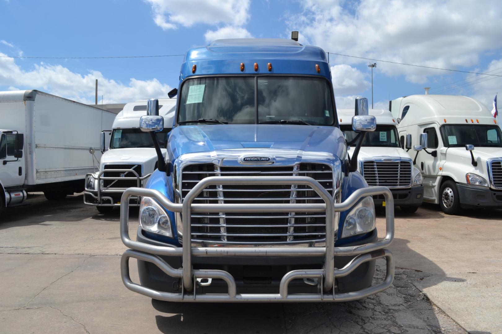 2013 BLUE FREIGHTLINER CASCADIA 125 with an DETROIT DD13 12.8L 450HP engine, EATON FULLER 10SPD MANUAL transmission, located at 9172 North Fwy, Houston, TX, 77037, (713) 910-6868, 29.887470, -95.411903 - Photo#1