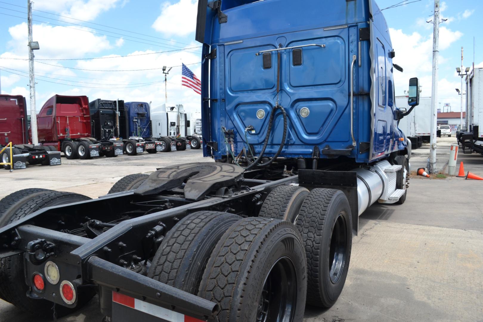 2013 BLUE FREIGHTLINER CASCADIA 125 with an DETROIT DD13 12.8L 450HP engine, EATON FULLER 10SPD MANUAL transmission, located at 9172 North Fwy, Houston, TX, 77037, (713) 910-6868, 29.887470, -95.411903 - Photo#5