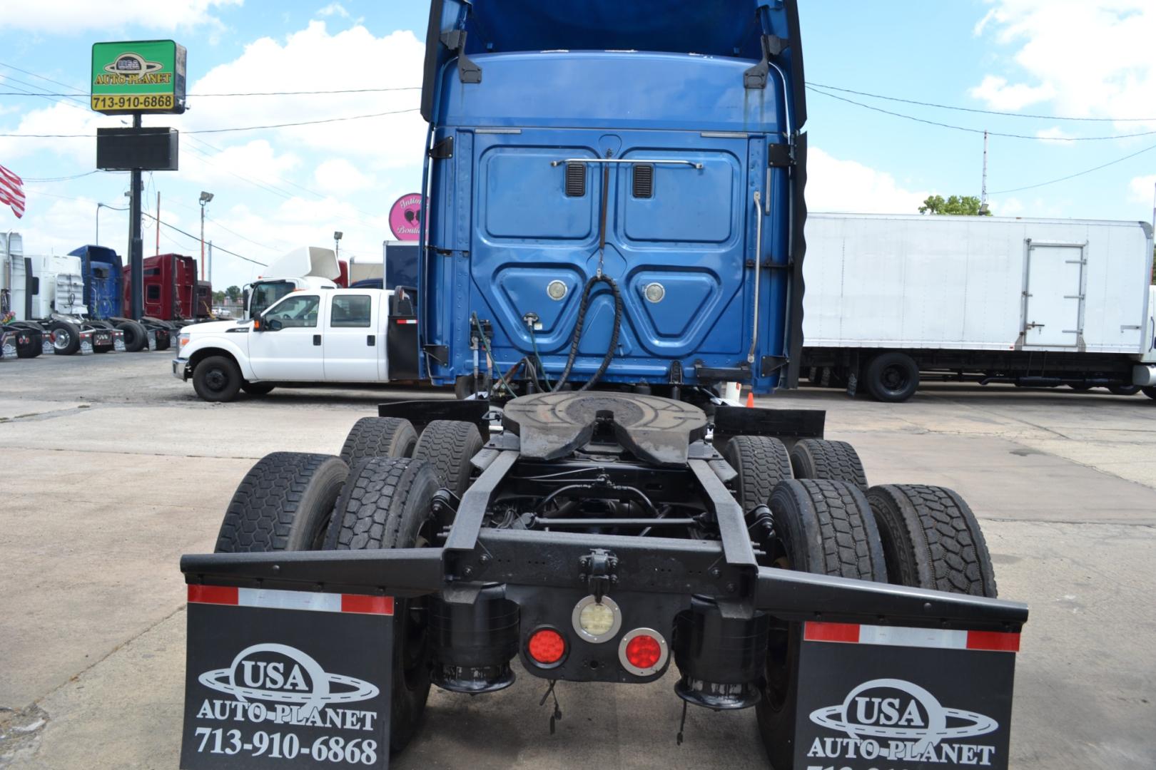 2013 BLUE FREIGHTLINER CASCADIA 125 with an DETROIT DD13 12.8L 450HP engine, EATON FULLER 10SPD MANUAL transmission, located at 9172 North Fwy, Houston, TX, 77037, (713) 910-6868, 29.887470, -95.411903 - Photo#6