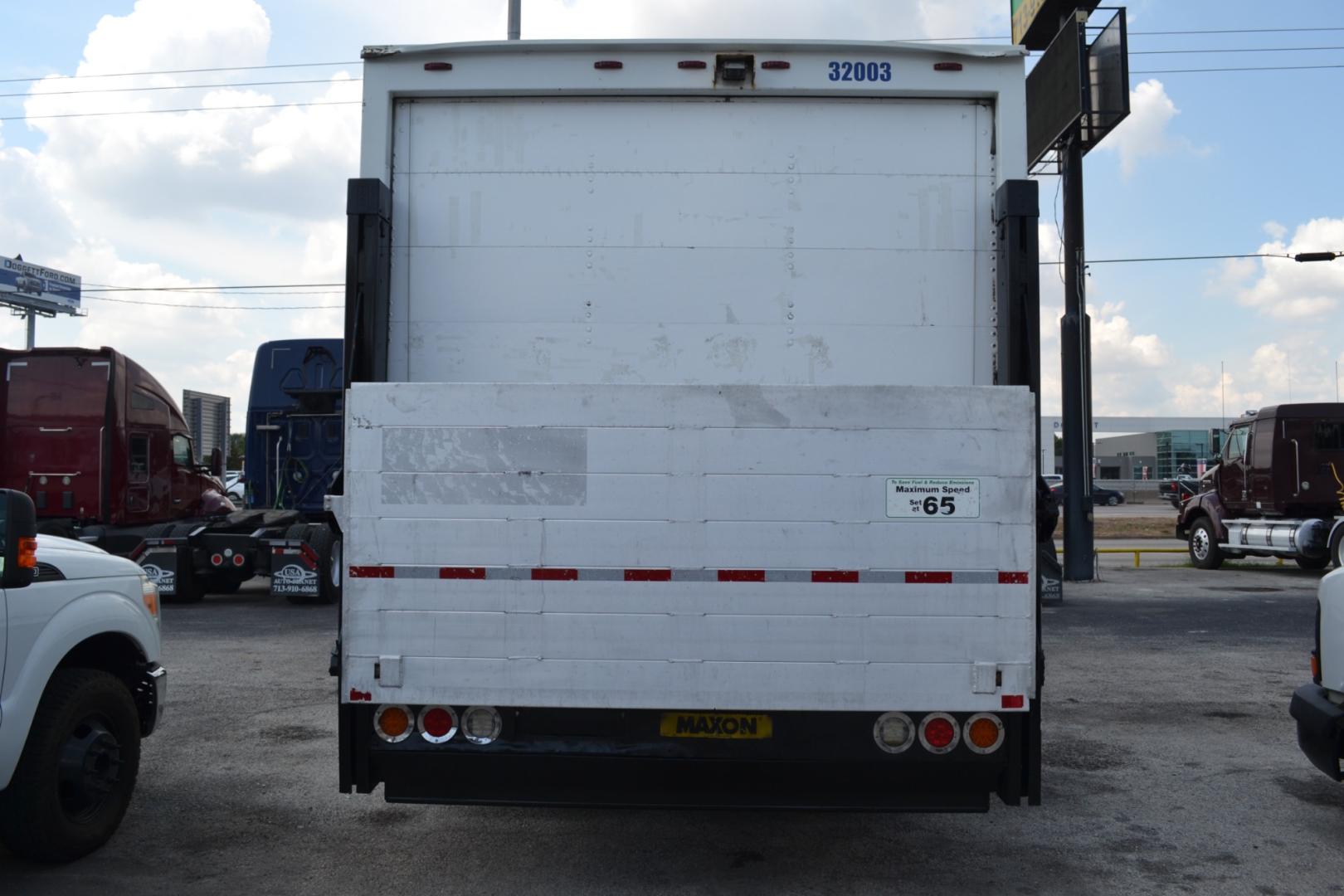 2016 WHITE ISUZU NPR with an 6.0L V8 GASOLINE engine, AUTOMATIC transmission, located at 9172 North Fwy, Houston, TX, 77037, (713) 910-6868, 29.887470, -95.411903 - Photo#5