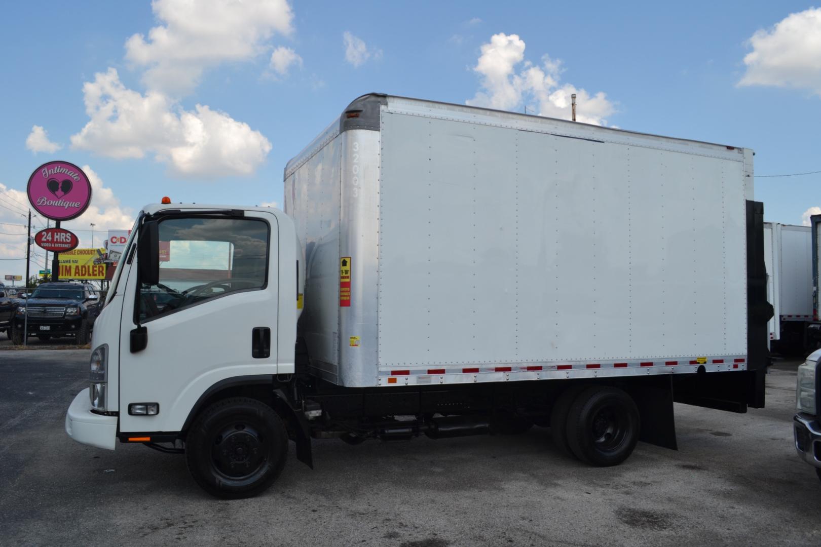 2016 WHITE ISUZU NPR with an 6.0L V8 GASOLINE engine, AUTOMATIC transmission, located at 9172 North Fwy, Houston, TX, 77037, (713) 910-6868, 29.887470, -95.411903 - Photo#6