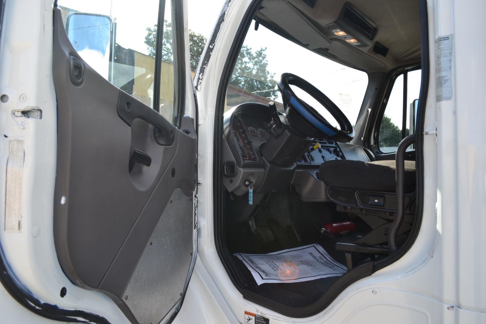 2014 WHITE FREIGHTLINER M2-106 with an CUMMINS ISB 6.7L 220HP engine, ALLISON 2200HS AUTOMATIC transmission, located at 9172 North Fwy, Houston, TX, 77037, (713) 910-6868, 29.887470, -95.411903 - MORGAN 26FT BOX, WALTCO 2,500LB STEEL LIFT GATE, 13FT CLEARANCE, HEIGHT 97" X WIDTH 102". SPRING RIDE , 26,000LB GVWR NON CDL, ALUMINUM WHEELS, DUAL 50 GALLON FUEL TANKS, COLD A/C, POWER WINDOWS & LOCKS - Photo#12