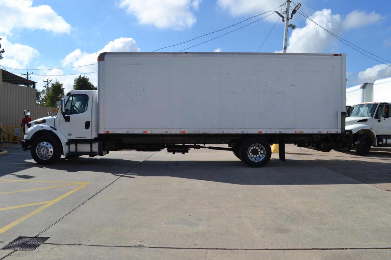 2014 WHITE FREIGHTLINER M2-106 with an CUMMINS ISB 6.7L 220HP engine, ALLISON 2200HS AUTOMATIC transmission, located at 9172 North Fwy, Houston, TX, 77037, (713) 910-6868, 29.887470, -95.411903 - MORGAN 26FT BOX, WALTCO 2,500LB STEEL LIFT GATE, 13FT CLEARANCE, HEIGHT 97" X WIDTH 102". SPRING RIDE , 26,000LB GVWR NON CDL, ALUMINUM WHEELS, DUAL 50 GALLON FUEL TANKS, COLD A/C, POWER WINDOWS & LOCKS - Photo#8