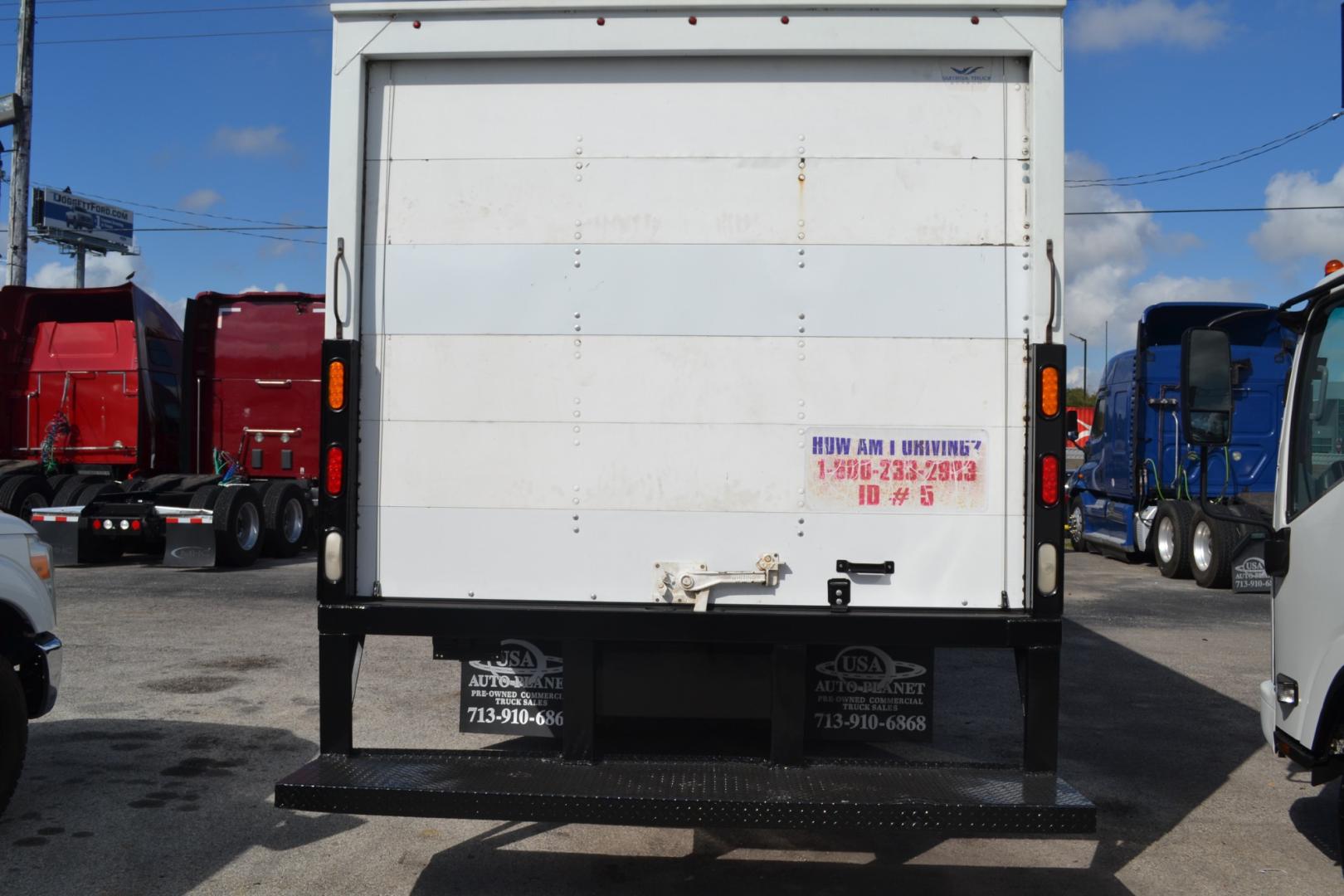 2016 WHITE ISUZU NPR with an 4JJ1-TC 3.0L 4CYL DIESEL engine, AUTOMATIC transmission, located at 9172 North Fwy, Houston, TX, 77037, (713) 910-6868, 29.887470, -95.411903 - Photo#5