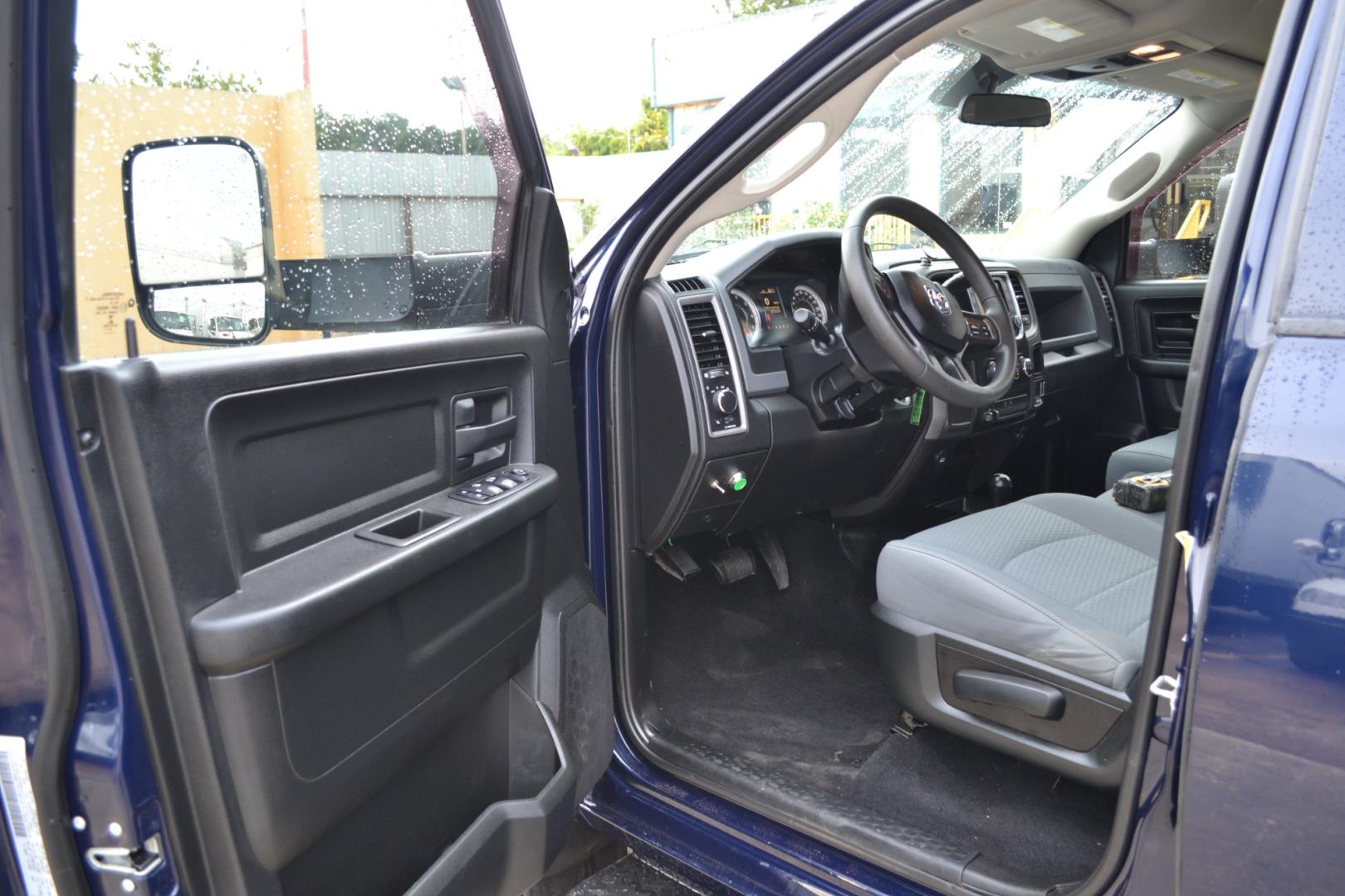 2018 DODGE RAM 3500 with an HEMI 6.4L engine, AUTOMATIC transmission, located at 9172 North Fwy, Houston, TX, 77037, (713) 910-6868, 29.887470, -95.411903 - CREW CAB , 4X4, 8FT FLATBED, GOOSENECK HITCH, BUMPER PULL HITCH, 13,300LB GVWR, 4 X TOOL BOXES, POWER WINDOWS & LOCKS, COLD A/C, CRUISE CONTROL - Photo#15