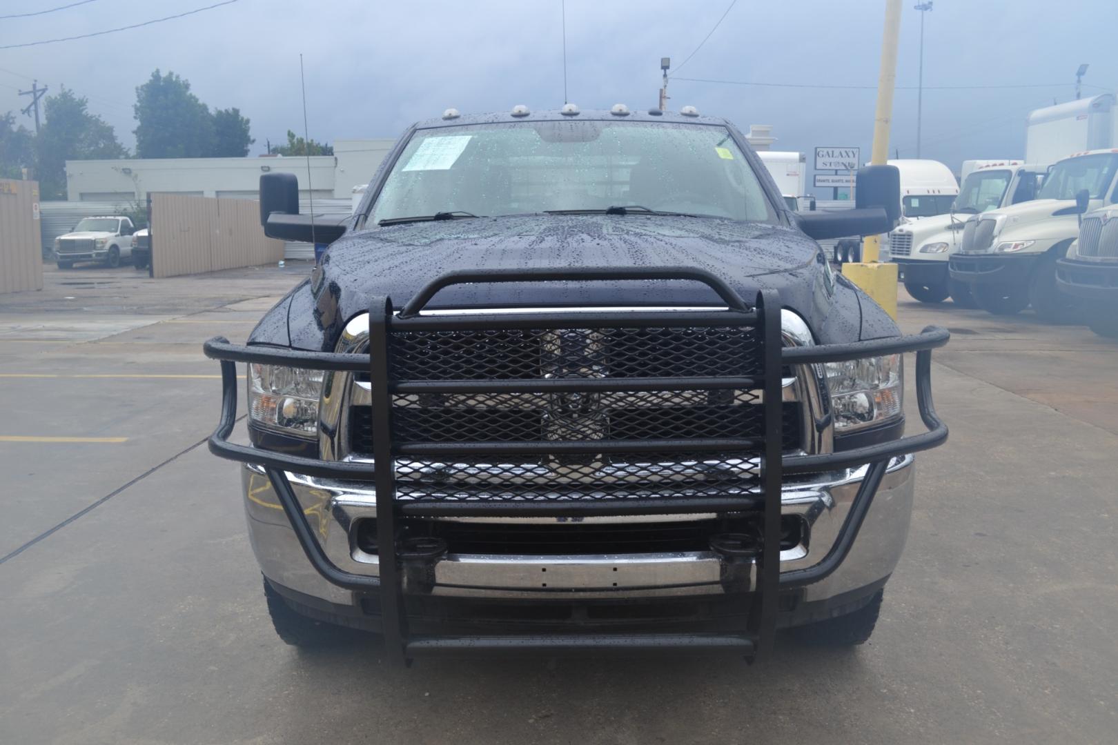 2018 DODGE RAM 3500 with an HEMI 6.4L engine, AUTOMATIC transmission, located at 9172 North Fwy, Houston, TX, 77037, (713) 910-6868, 29.887470, -95.411903 - CREW CAB , 4X4, 8FT FLATBED, GOOSENECK HITCH, BUMPER PULL HITCH, 13,300LB GVWR, 4 X TOOL BOXES, POWER WINDOWS & LOCKS, COLD A/C, CRUISE CONTROL - Photo#1