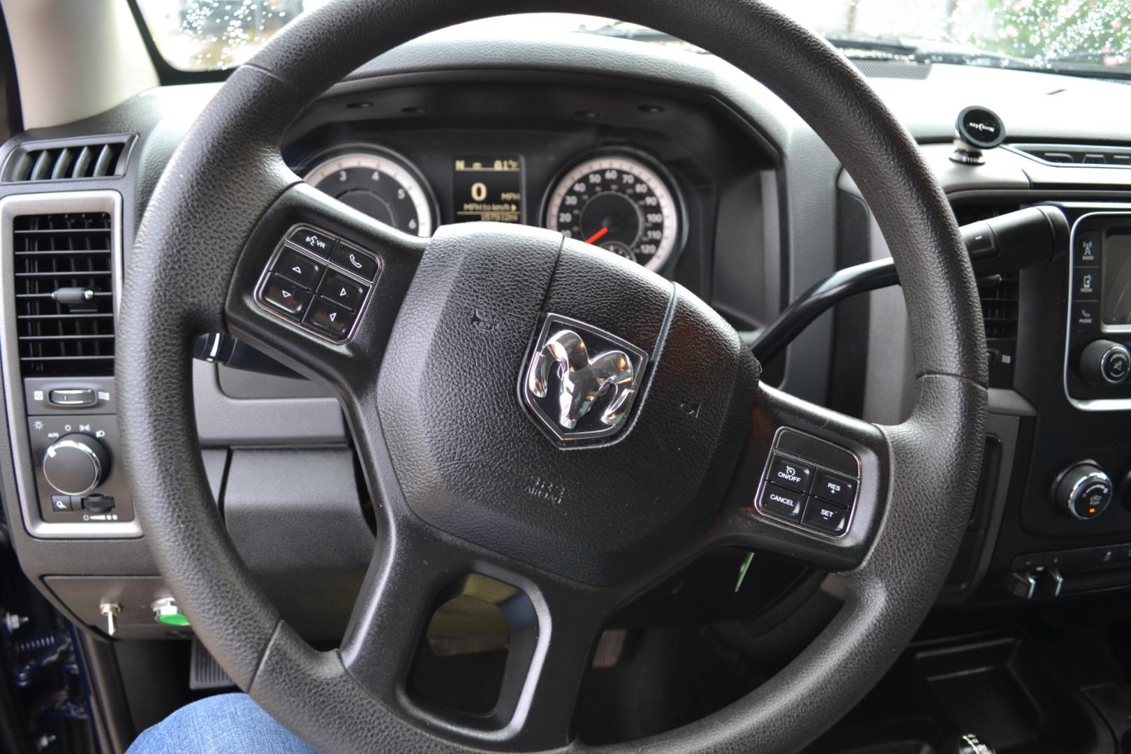 2018 DODGE RAM 3500 with an HEMI 6.4L engine, AUTOMATIC transmission, located at 9172 North Fwy, Houston, TX, 77037, (713) 910-6868, 29.887470, -95.411903 - CREW CAB , 4X4, 8FT FLATBED, GOOSENECK HITCH, BUMPER PULL HITCH, 13,300LB GVWR, 4 X TOOL BOXES, POWER WINDOWS & LOCKS, COLD A/C, CRUISE CONTROL - Photo#19