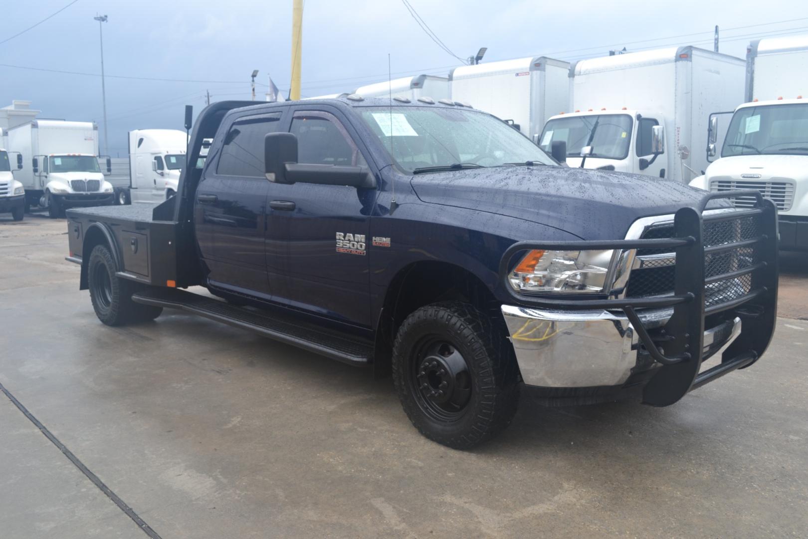 2018 DODGE RAM 3500 with an HEMI 6.4L engine, AUTOMATIC transmission, located at 9172 North Fwy, Houston, TX, 77037, (713) 910-6868, 29.887470, -95.411903 - CREW CAB , 4X4, 8FT FLATBED, GOOSENECK HITCH, BUMPER PULL HITCH, 13,300LB GVWR, 4 X TOOL BOXES, POWER WINDOWS & LOCKS, COLD A/C, CRUISE CONTROL - Photo#2