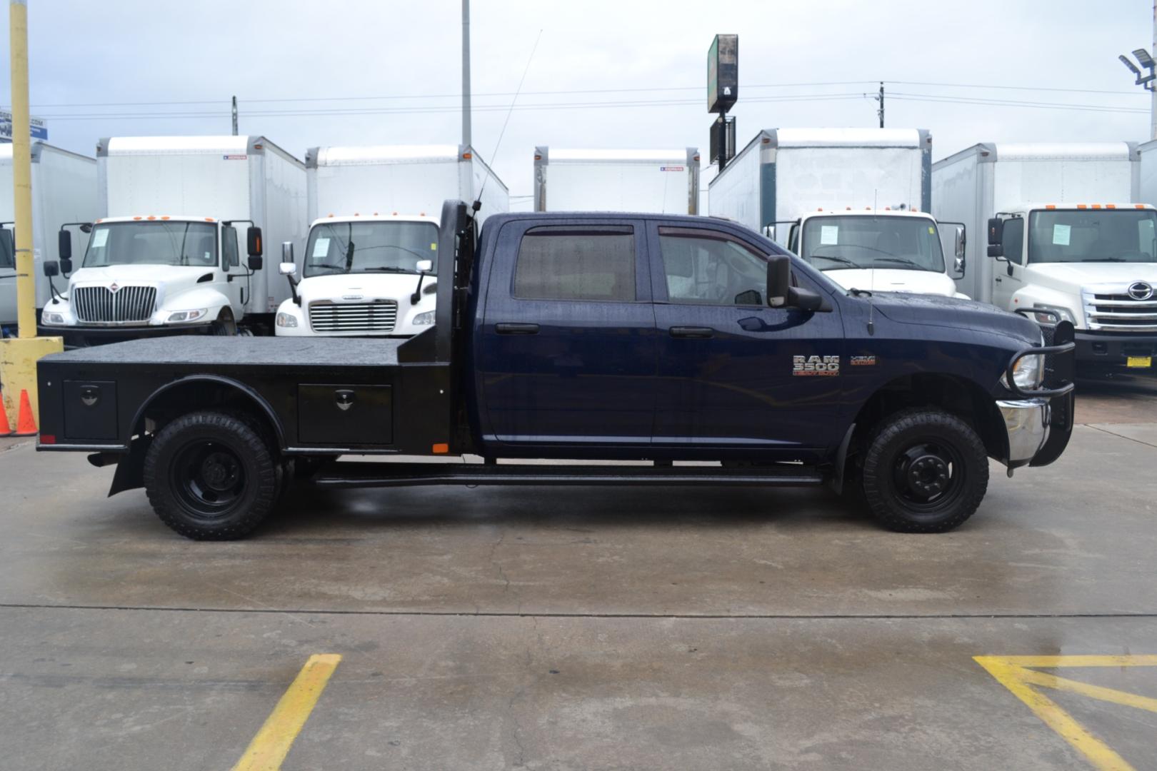 2018 DODGE RAM 3500 with an HEMI 6.4L engine, AUTOMATIC transmission, located at 9172 North Fwy, Houston, TX, 77037, (713) 910-6868, 29.887470, -95.411903 - CREW CAB , 4X4, 8FT FLATBED, GOOSENECK HITCH, BUMPER PULL HITCH, 13,300LB GVWR, 4 X TOOL BOXES, POWER WINDOWS & LOCKS, COLD A/C, CRUISE CONTROL - Photo#3