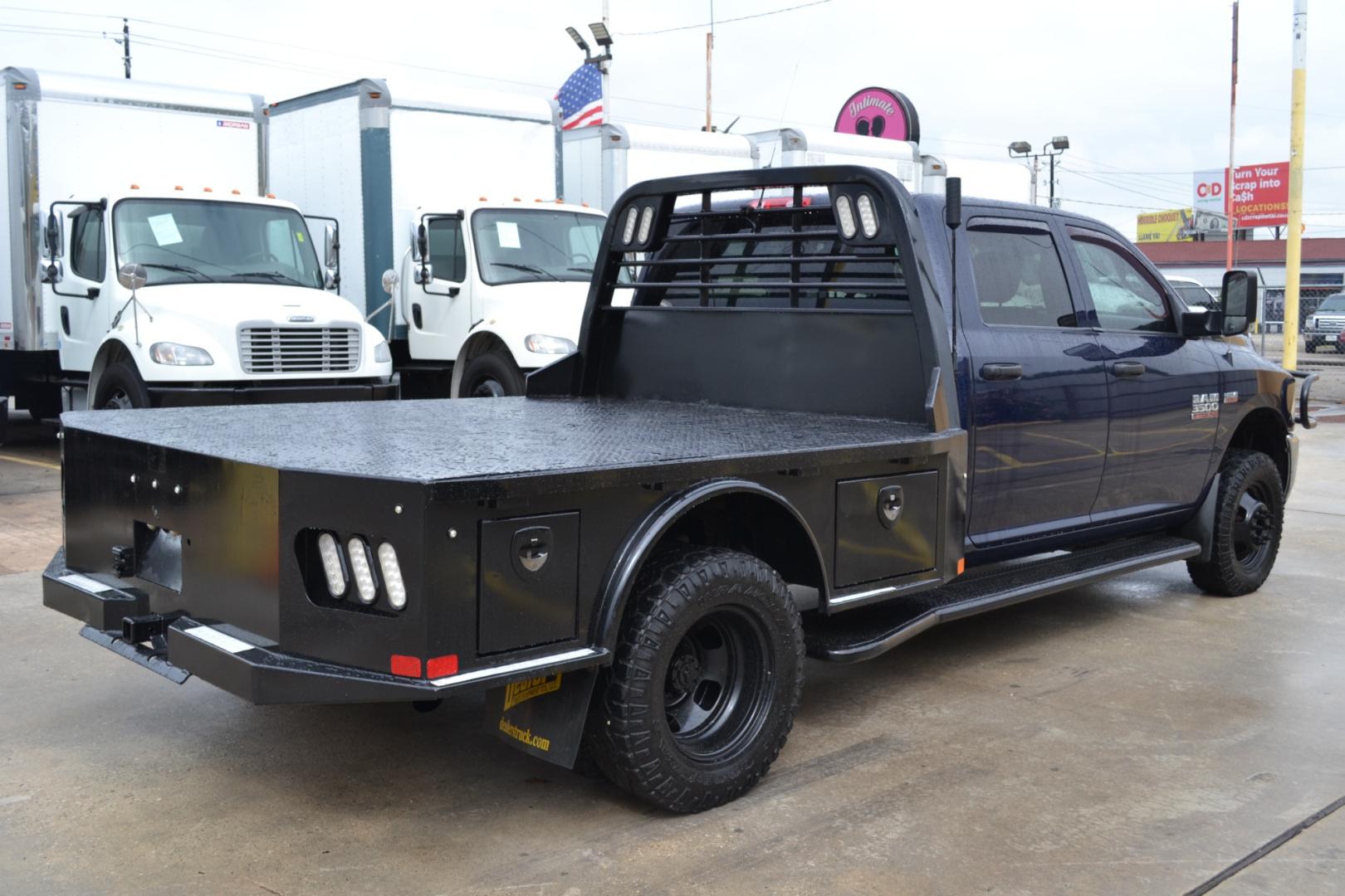 2018 DODGE RAM 3500 with an HEMI 6.4L engine, AUTOMATIC transmission, located at 9172 North Fwy, Houston, TX, 77037, (713) 910-6868, 29.887470, -95.411903 - CREW CAB , 4X4, 8FT FLATBED, GOOSENECK HITCH, BUMPER PULL HITCH, 13,300LB GVWR, 4 X TOOL BOXES, POWER WINDOWS & LOCKS, COLD A/C, CRUISE CONTROL - Photo#4