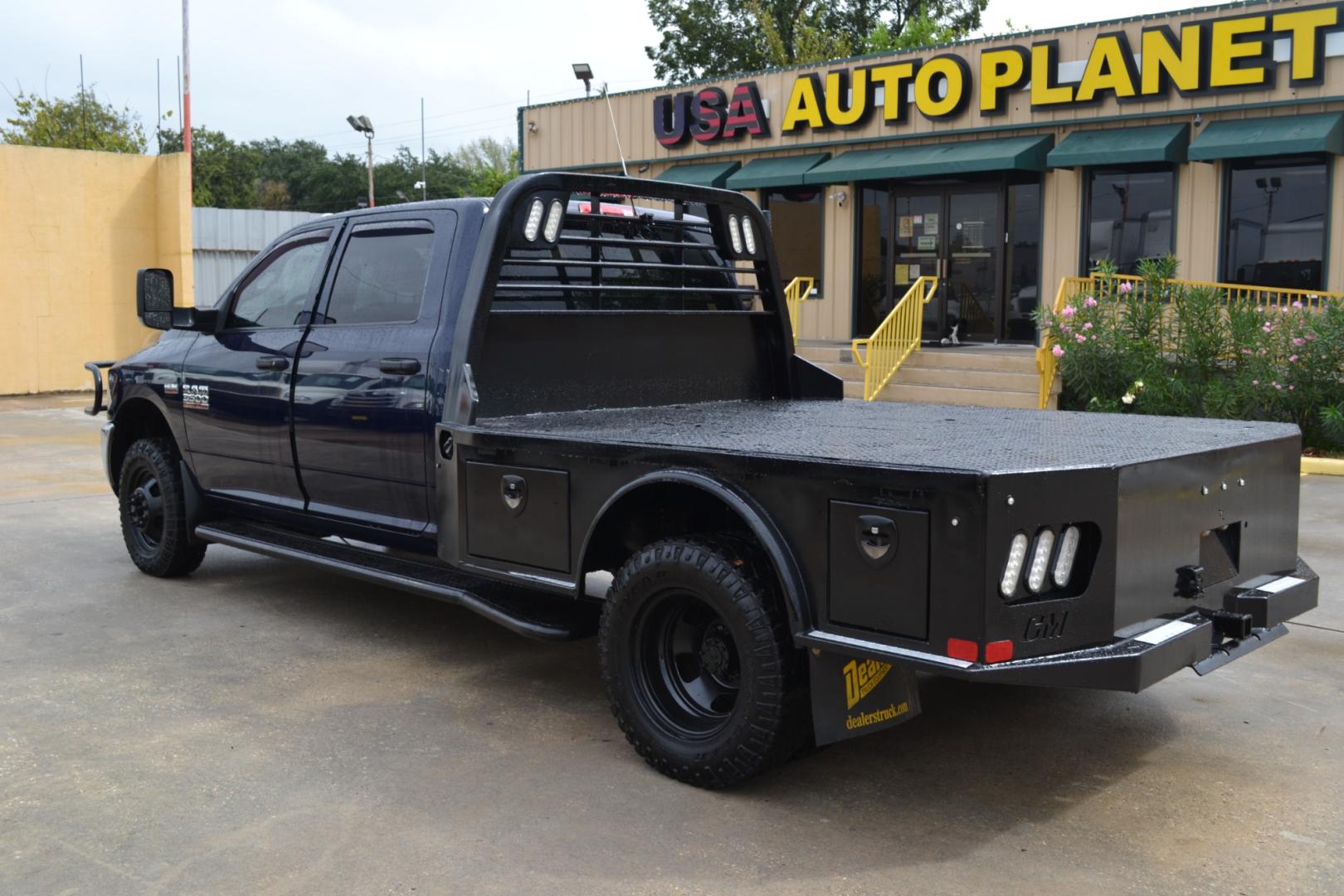 2018 DODGE RAM 3500 with an HEMI 6.4L engine, AUTOMATIC transmission, located at 9172 North Fwy, Houston, TX, 77037, (713) 910-6868, 29.887470, -95.411903 - CREW CAB , 4X4, 8FT FLATBED, GOOSENECK HITCH, BUMPER PULL HITCH, 13,300LB GVWR, 4 X TOOL BOXES, POWER WINDOWS & LOCKS, COLD A/C, CRUISE CONTROL - Photo#6