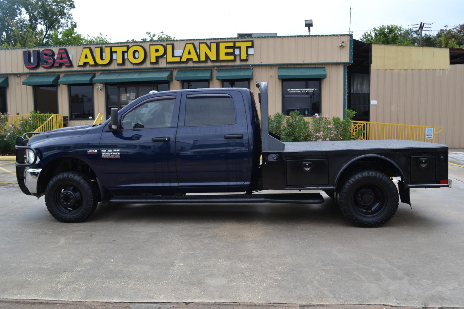 2018 DODGE RAM 3500 with an HEMI 6.4L engine, AUTOMATIC transmission, located at 9172 North Fwy, Houston, TX, 77037, (713) 910-6868, 29.887470, -95.411903 - CREW CAB , 4X4, 8FT FLATBED, GOOSENECK HITCH, BUMPER PULL HITCH, 13,300LB GVWR, 4 X TOOL BOXES, POWER WINDOWS & LOCKS, COLD A/C, CRUISE CONTROL - Photo#7