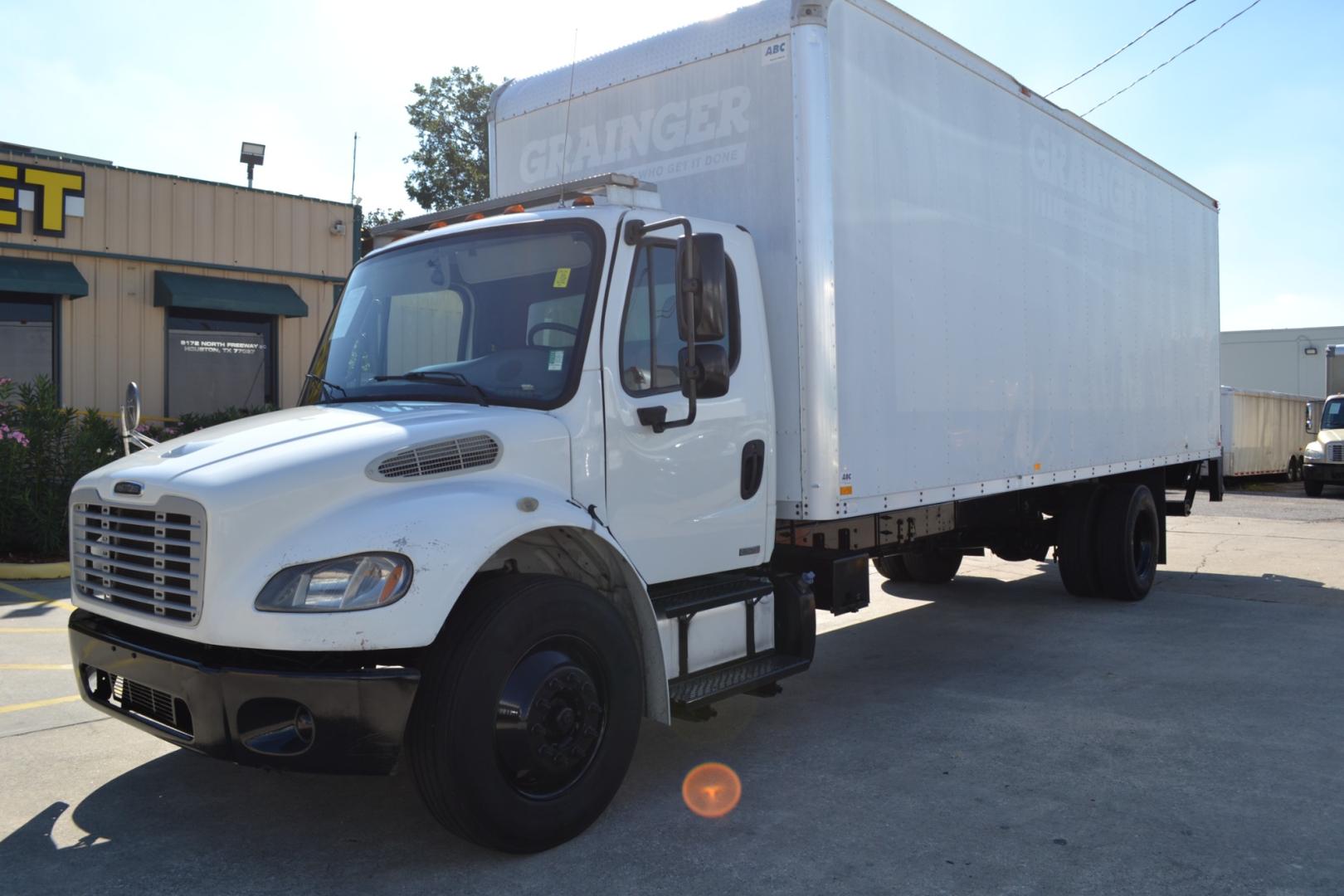 2011 WHITE FREIGHTLINER M2-106 with an CUMMINS ISB 6.7L 240HP engine, ALLISON 2100HS AUTOMATIC transmission, located at 9172 North Fwy, Houston, TX, 77037, (713) 910-6868, 29.887470, -95.411903 - 26,000LB GVWR NON CDL, WB: 204", 26FT BOX, MAXON 2,500LB LIFT GATE , DUAL 50 GALLON FUEL TANKS, SPRING RIDE, E-TRACKS, COLD A/C, CRUISE CONTROL - Photo#0