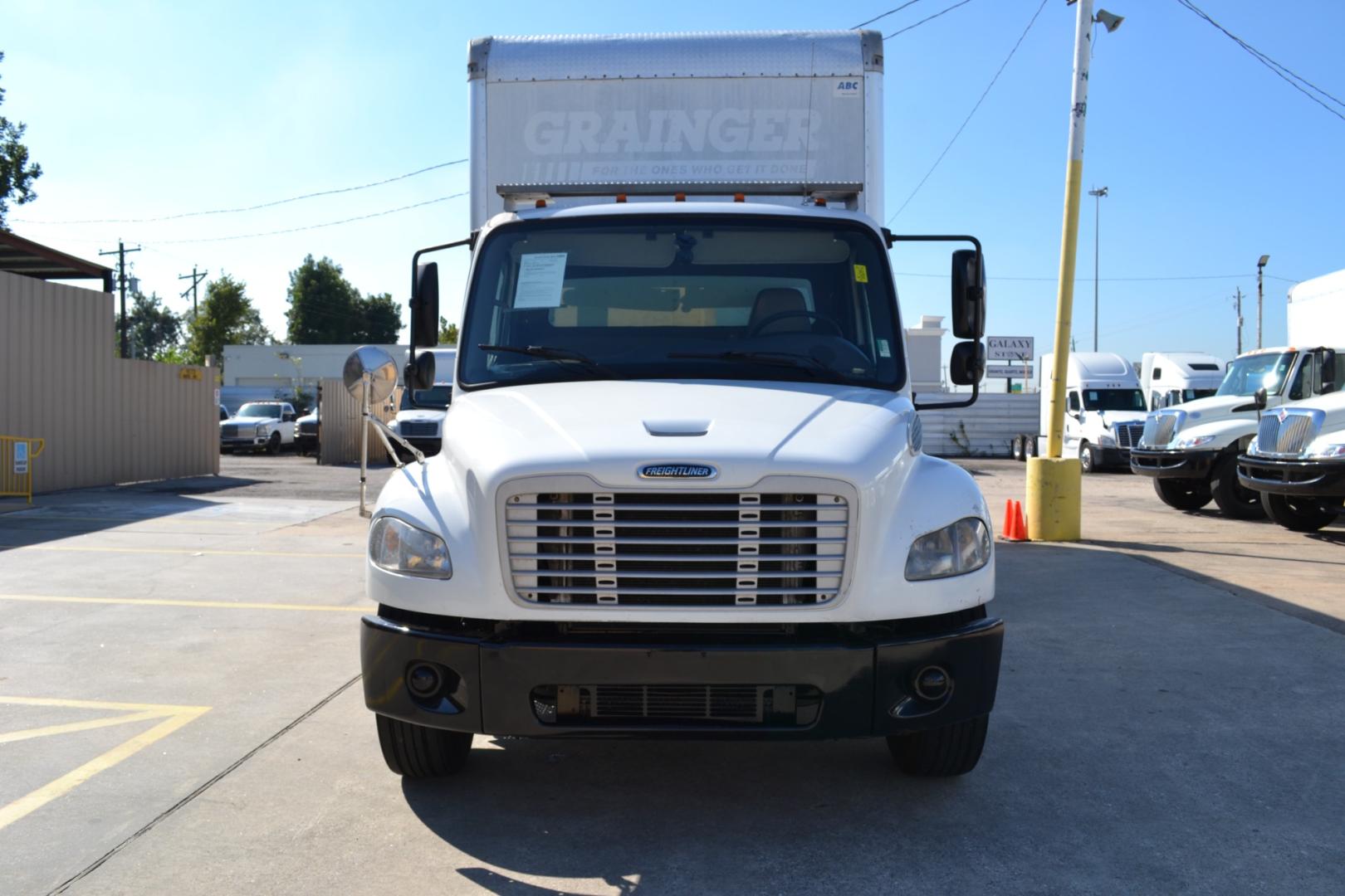 2011 WHITE FREIGHTLINER M2-106 with an CUMMINS ISB 6.7L 240HP engine, ALLISON 2100HS AUTOMATIC transmission, located at 9172 North Fwy, Houston, TX, 77037, (713) 910-6868, 29.887470, -95.411903 - 26,000LB GVWR NON CDL, WB: 204", 26FT BOX, MAXON 2,500LB LIFT GATE , DUAL 50 GALLON FUEL TANKS, SPRING RIDE, E-TRACKS, COLD A/C, CRUISE CONTROL - Photo#1