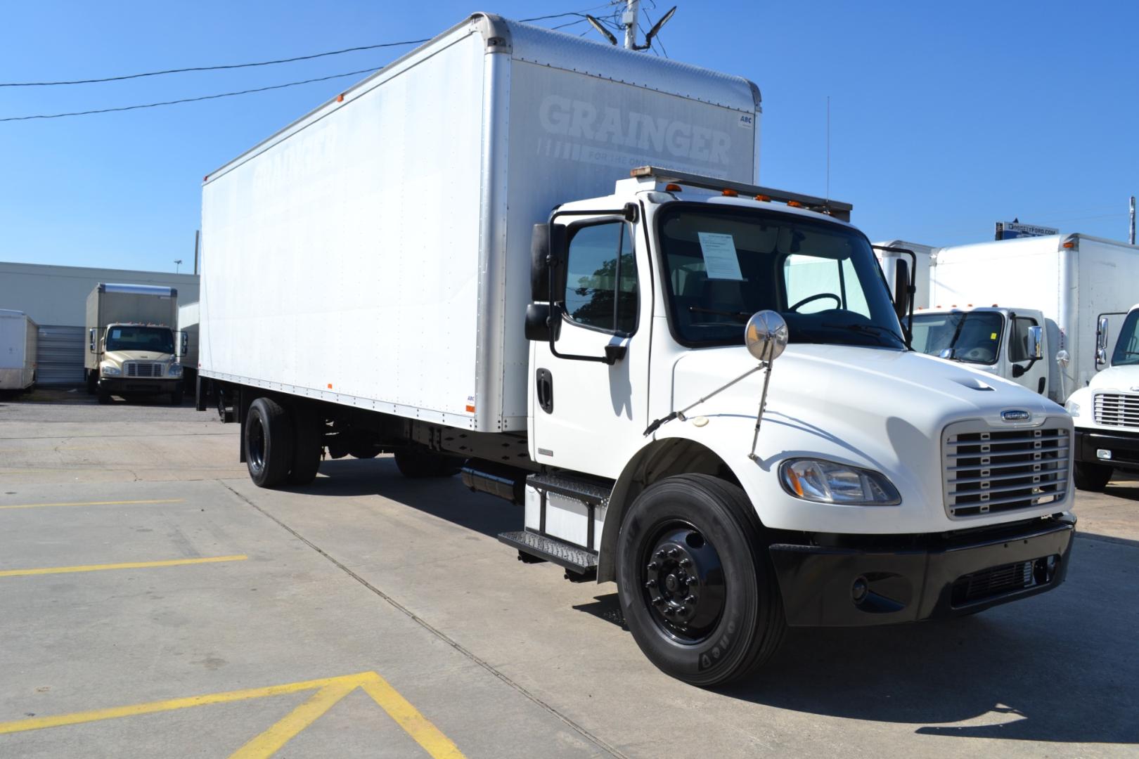 2011 WHITE FREIGHTLINER M2-106 with an CUMMINS ISB 6.7L 240HP engine, ALLISON 2100HS AUTOMATIC transmission, located at 9172 North Fwy, Houston, TX, 77037, (713) 910-6868, 29.887470, -95.411903 - 26,000LB GVWR NON CDL, WB: 204", 26FT BOX, MAXON 2,500LB LIFT GATE , DUAL 50 GALLON FUEL TANKS, SPRING RIDE, E-TRACKS, COLD A/C, CRUISE CONTROL - Photo#2