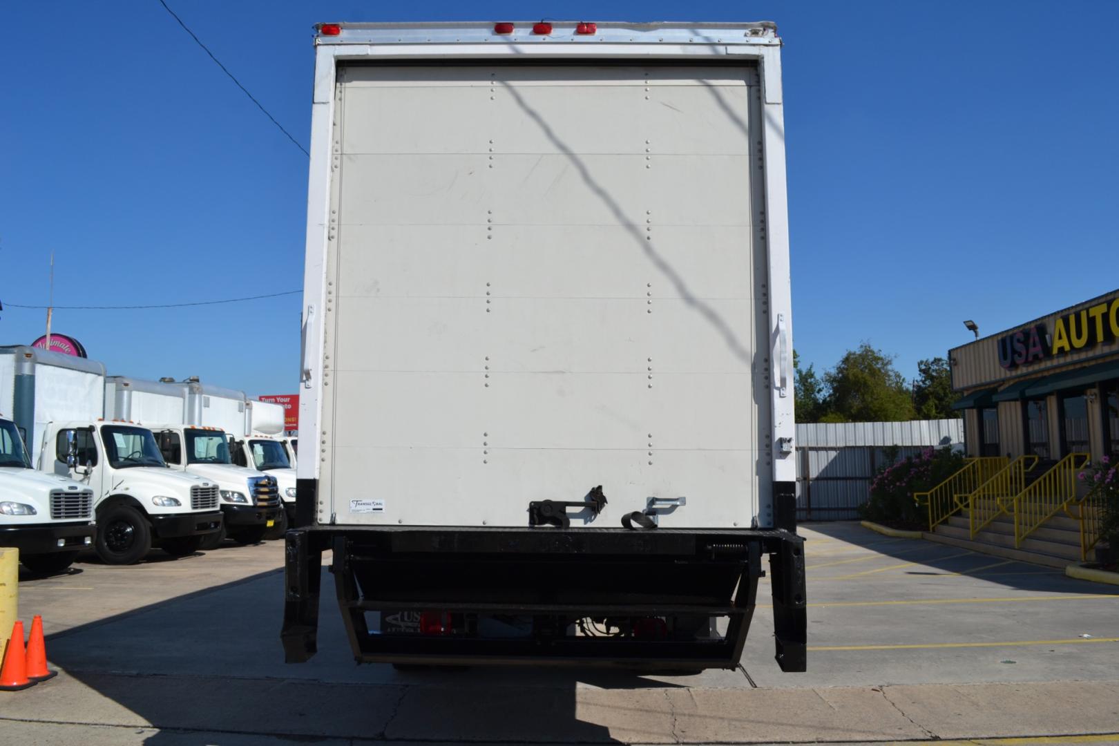 2011 WHITE FREIGHTLINER M2-106 with an CUMMINS ISB 6.7L 240HP engine, ALLISON 2100HS AUTOMATIC transmission, located at 9172 North Fwy, Houston, TX, 77037, (713) 910-6868, 29.887470, -95.411903 - 26,000LB GVWR NON CDL, WB: 204", 26FT BOX, MAXON 2,500LB LIFT GATE , DUAL 50 GALLON FUEL TANKS, SPRING RIDE, E-TRACKS, COLD A/C, CRUISE CONTROL - Photo#4