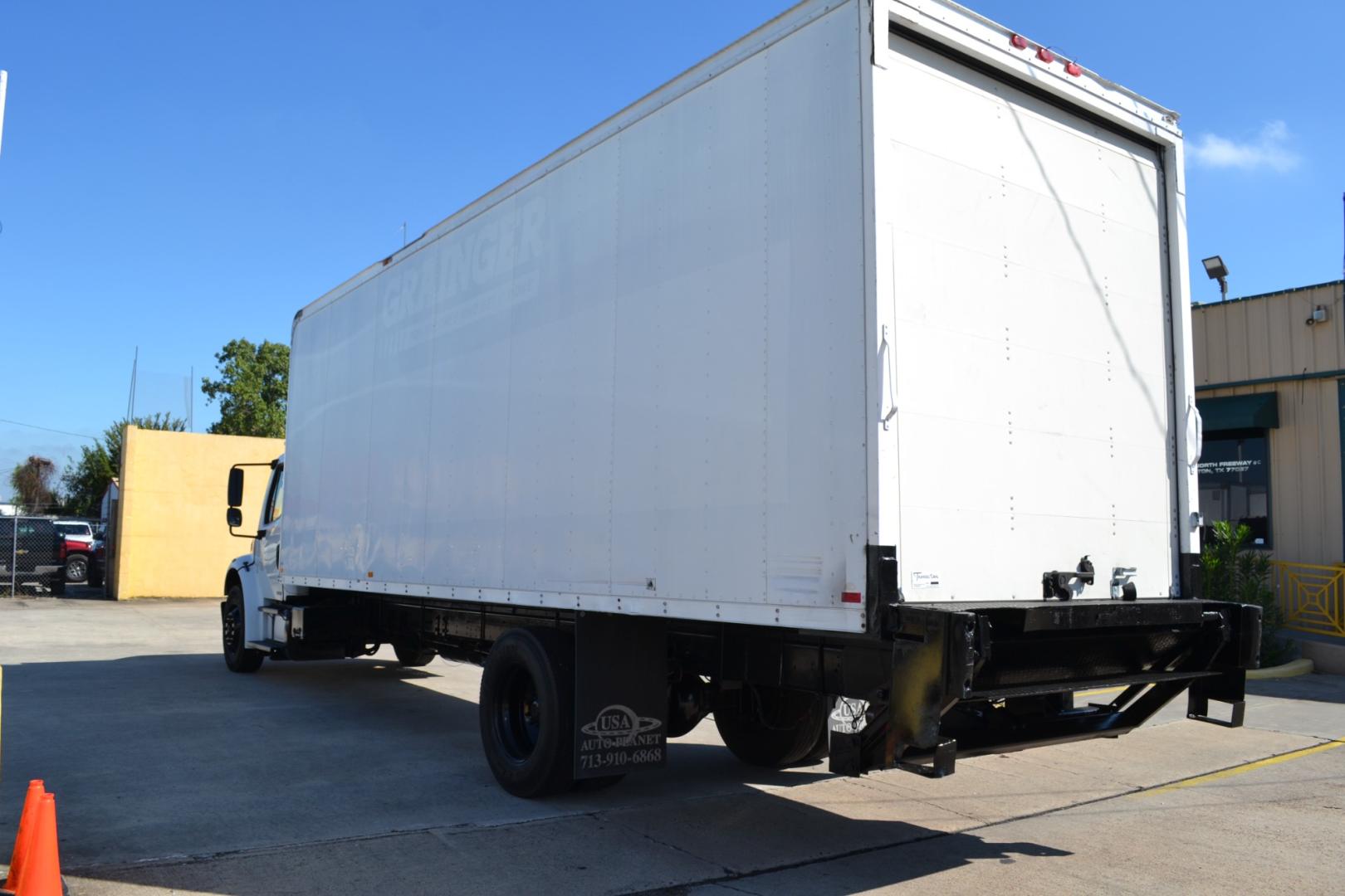 2011 WHITE FREIGHTLINER M2-106 with an CUMMINS ISB 6.7L 240HP engine, ALLISON 2100HS AUTOMATIC transmission, located at 9172 North Fwy, Houston, TX, 77037, (713) 910-6868, 29.887470, -95.411903 - 26,000LB GVWR NON CDL, WB: 204", 26FT BOX, MAXON 2,500LB LIFT GATE , DUAL 50 GALLON FUEL TANKS, SPRING RIDE, E-TRACKS, COLD A/C, CRUISE CONTROL - Photo#5