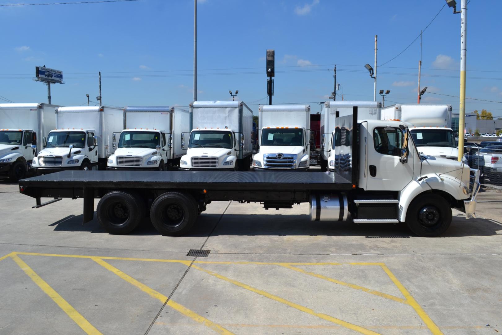 2017 WHITE FREIGHTLINER M2-112 with an DETROIT DD13 12.8L 350 HP engine, EATON FULLER 10SPD MANUAL transmission, located at 9172 North Fwy, Houston, TX, 77037, (713) 910-6868, 29.887470, -95.411903 - Photo#3