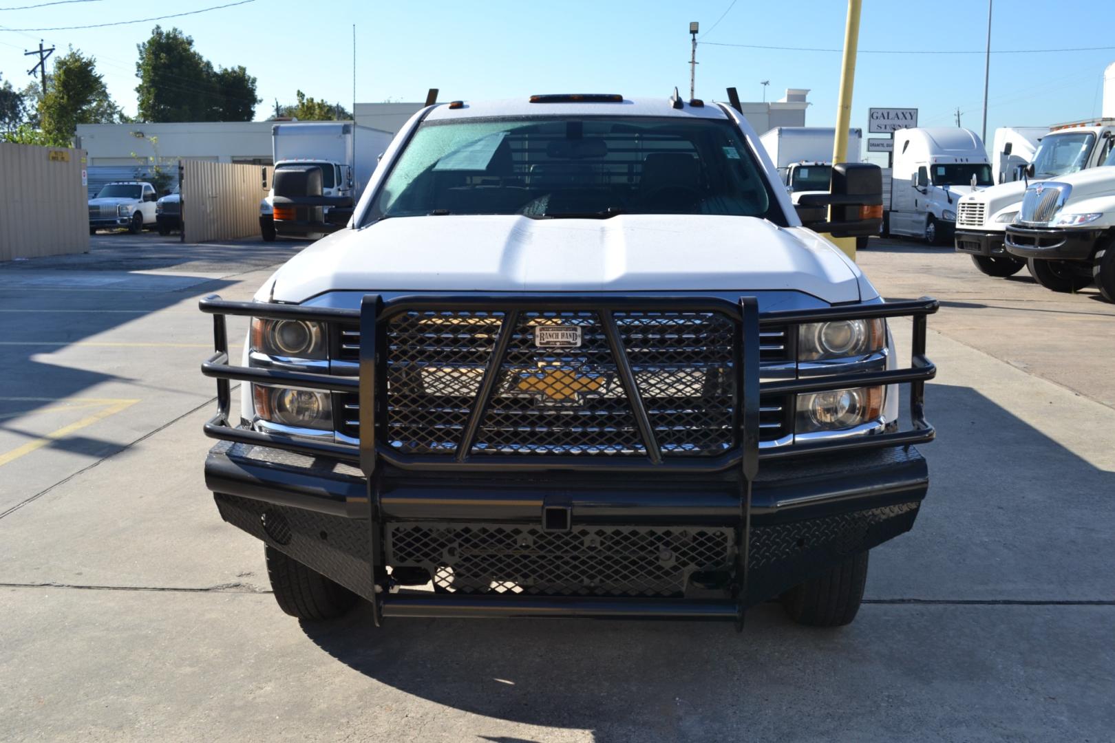 2015 WHITE CHEVROLET 3500 with an 6.6L DURAMAX TURBO DIESEL engine, ALLISON 1000 6SPD AUTOMATIC transmission, located at 9172 North Fwy, Houston, TX, 77037, (713) 910-6868, 29.887470, -95.411903 - Photo#1