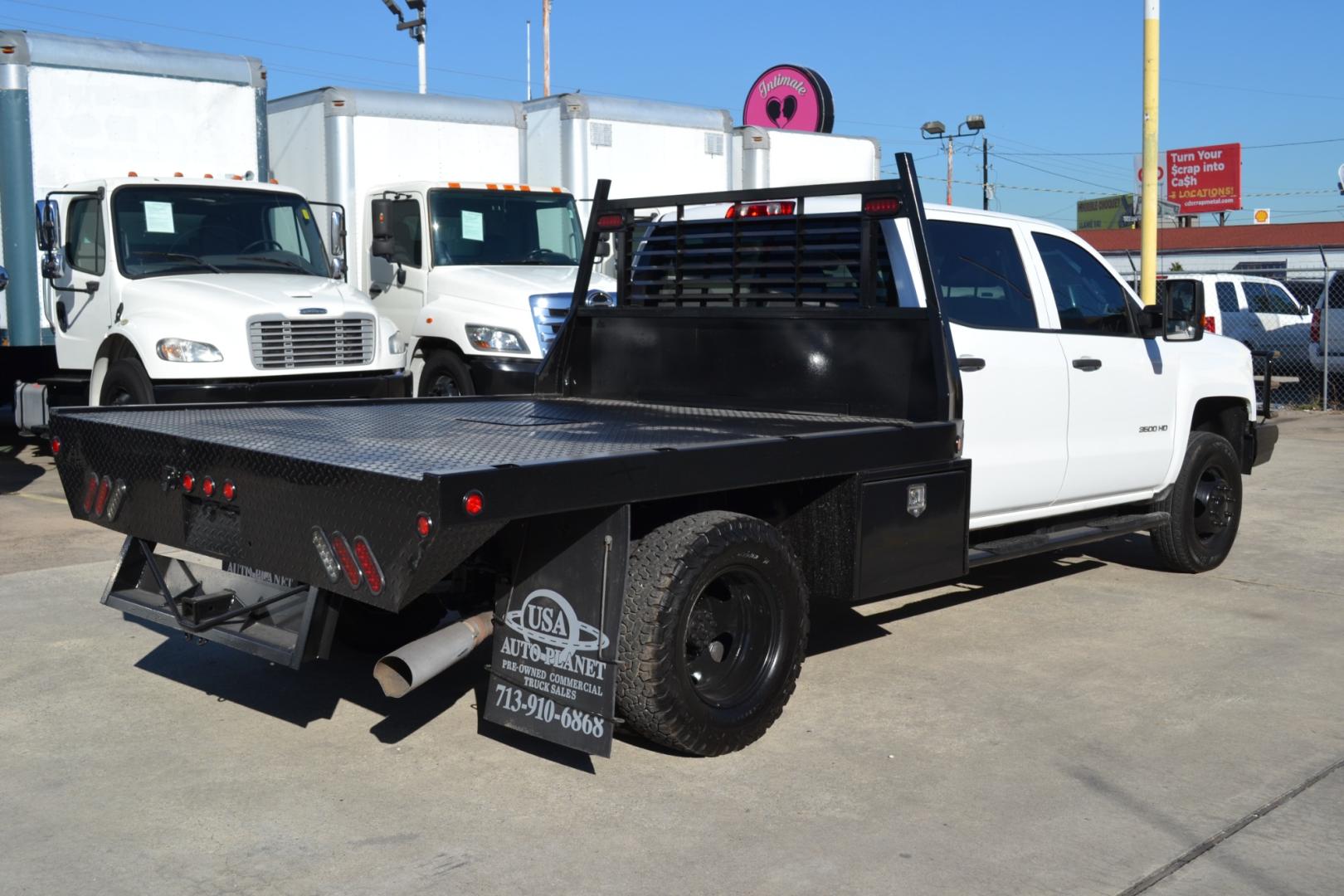 2015 WHITE CHEVROLET 3500 with an 6.6L DURAMAX TURBO DIESEL engine, ALLISON 1000 6SPD AUTOMATIC transmission, located at 9172 North Fwy, Houston, TX, 77037, (713) 910-6868, 29.887470, -95.411903 - Photo#4