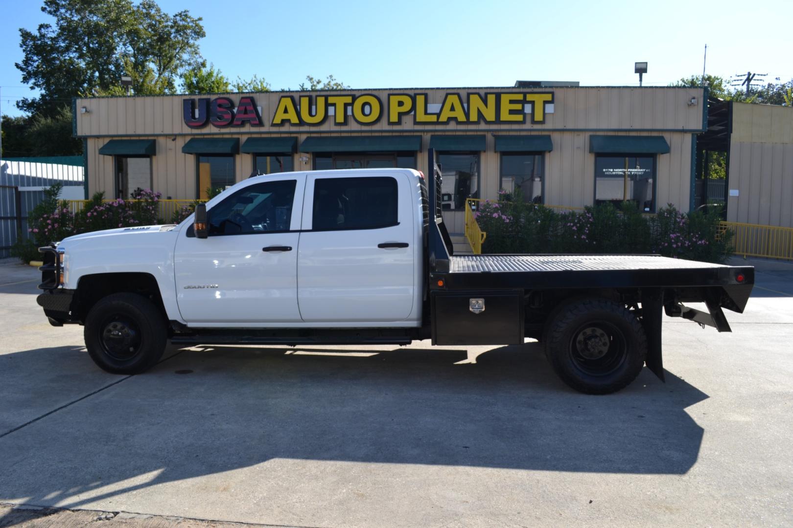 2015 WHITE CHEVROLET 3500 with an 6.6L DURAMAX TURBO DIESEL engine, ALLISON 1000 6SPD AUTOMATIC transmission, located at 9172 North Fwy, Houston, TX, 77037, (713) 910-6868, 29.887470, -95.411903 - Photo#7