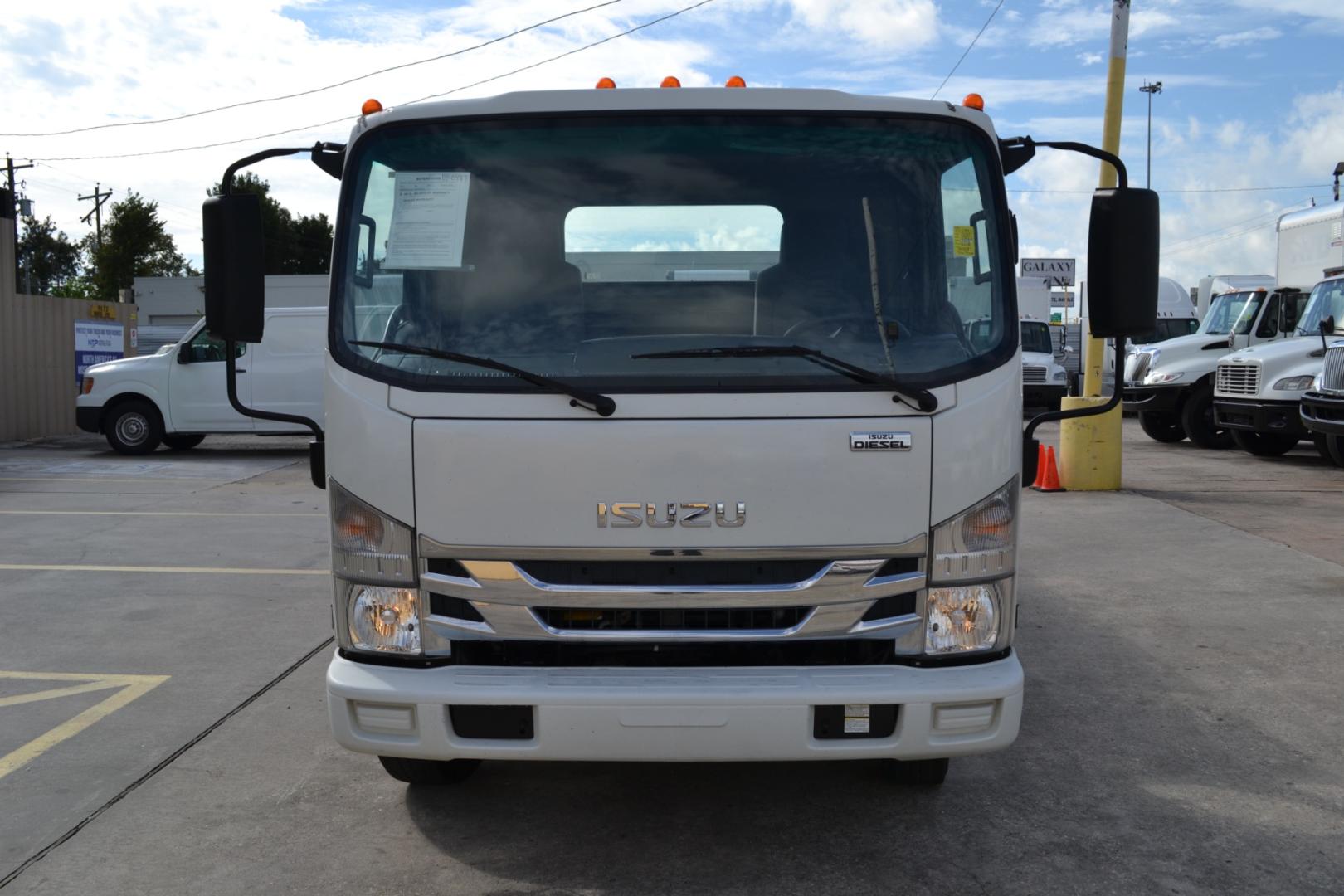 2020 WHITE ISUZU NRR with an 4HK1TC 5.2L TURBO-CHARGED DIESEL engine, AUTOMATIC transmission, located at 9172 North Fwy, Houston, TX, 77037, (713) 910-6868, 29.887470, -95.411903 - COTTRELL 1 CARRB SINGLE CAR HAULER, RAMSEY 8,000LB WINCH, 19,500LB GVWR, TOOL BOX, EXHAUST BRAKE, TOW LIGHT BAR, HEATED MIRRORS, POWER WINDOWS & LOCKS, CRUISE CONTROL - Photo#1