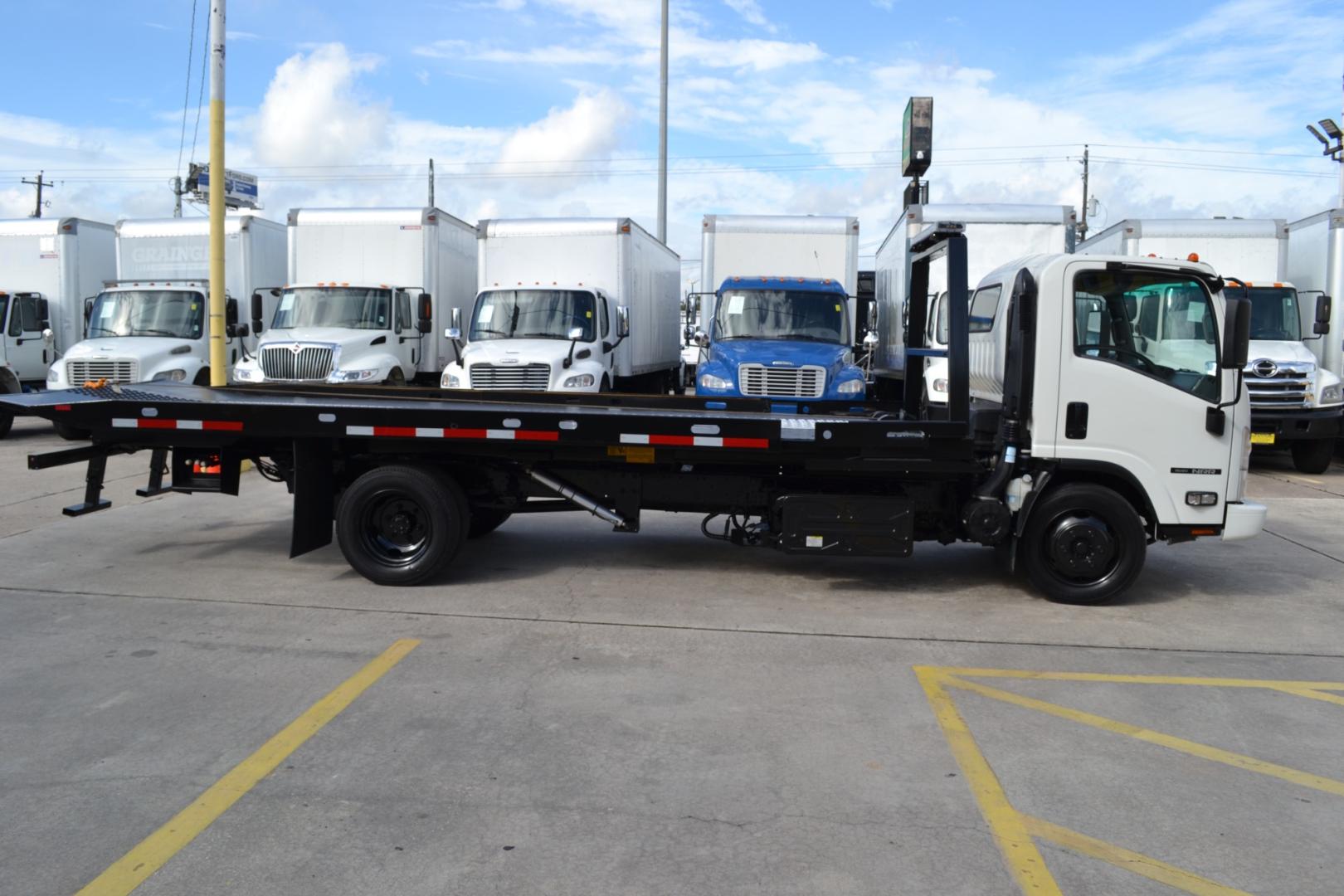 2020 WHITE ISUZU NRR with an 4HK1TC 5.2L TURBO-CHARGED DIESEL engine, AUTOMATIC transmission, located at 9172 North Fwy, Houston, TX, 77037, (713) 910-6868, 29.887470, -95.411903 - COTTRELL 1 CARRB SINGLE CAR HAULER, RAMSEY 8,000LB WINCH, 19,500LB GVWR, TOOL BOX, EXHAUST BRAKE, TOW LIGHT BAR, HEATED MIRRORS, POWER WINDOWS & LOCKS, CRUISE CONTROL - Photo#3