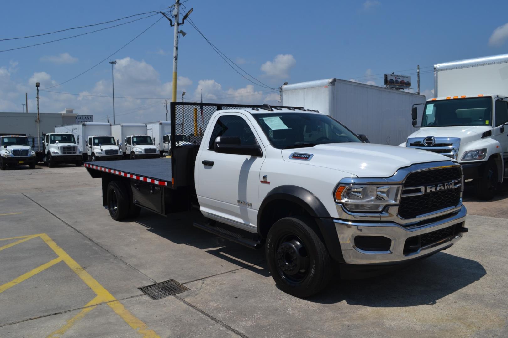 2019 WHITE /BLACK RAM 5500 with an CUMMINS 6.7L TURBO DIESEL engine, AISIN A465 6SPD AUTOMATIC transmission, located at 9172 North Fwy, Houston, TX, 77037, (713) 910-6868, 29.887470, -95.411903 - Photo#0