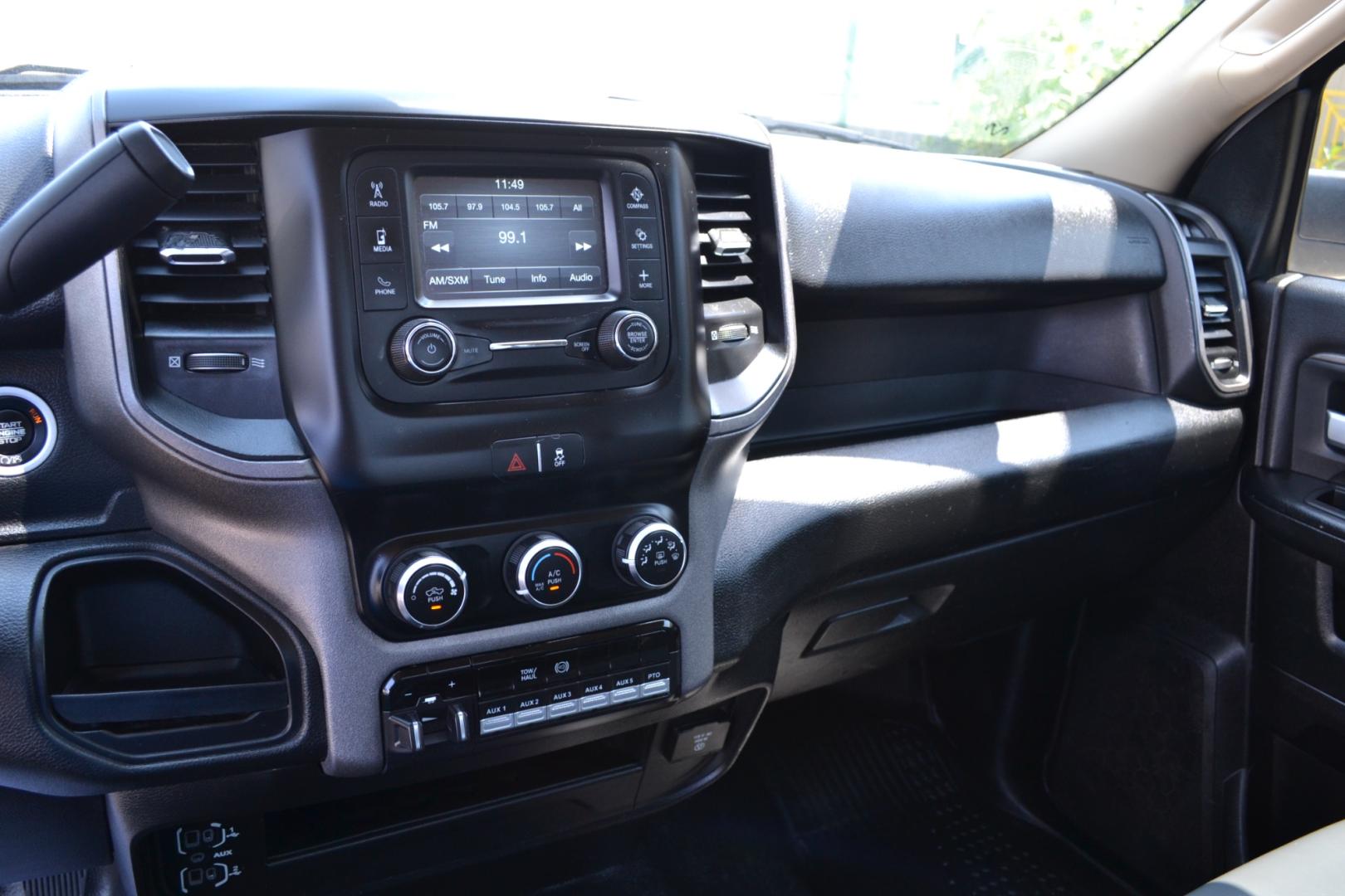 2019 WHITE /BLACK RAM 5500 with an CUMMINS 6.7L TURBO DIESEL engine, AISIN A465 6SPD AUTOMATIC transmission, located at 9172 North Fwy, Houston, TX, 77037, (713) 910-6868, 29.887470, -95.411903 - Photo#14