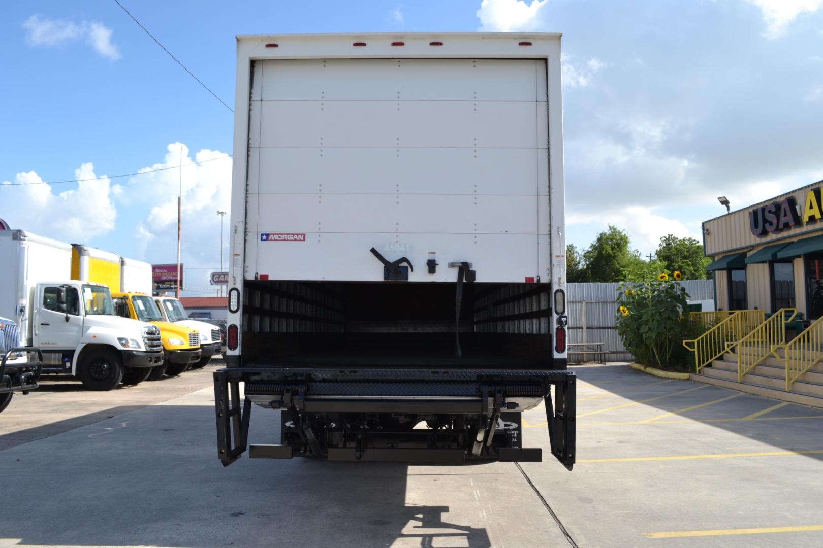 2015 WHITE /BLACK INTERNATIONAL 4300 with an CUMMINS ISB 6.7L 240HP engine, ALLISON 2100HS AUTOMATIC transmission, located at 9172 North Fwy, Houston, TX, 77037, (713) 910-6868, 29.887470, -95.411903 - 25,999LB GVWR, MORGAN 26FT BOX, 13FT CLEARANCE, H 103" X W 102", 3,500LB CAPACITY LIFT GATE, SPRING RIDE, 100 GALLON FUEL TANK, E-TRACKS , COLD A/C - Photo#5