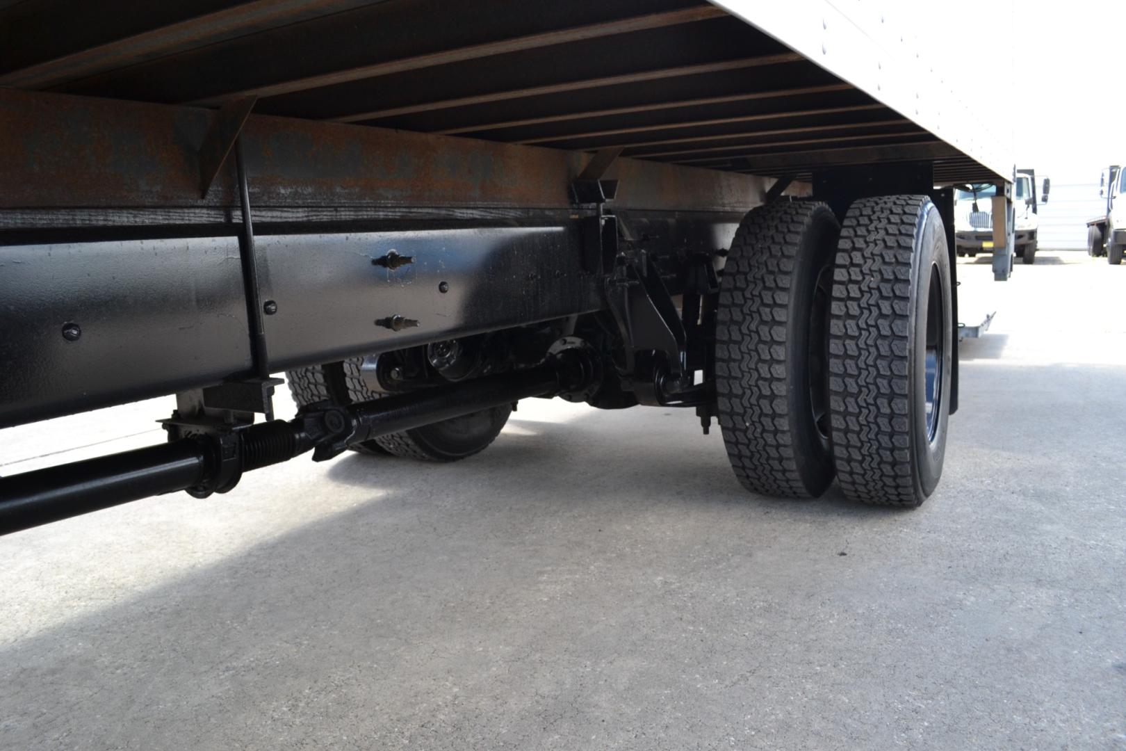 2016 WHITE /GRAY INTERNATIONAL 4300 with an CUMMINS ISB 6.7L 240HP engine, ALLISON 2100HS AUTOMATIC transmission, located at 9172 North Fwy, Houston, TX, 77037, (713) 910-6868, 29.887470, -95.411903 - Photo#10