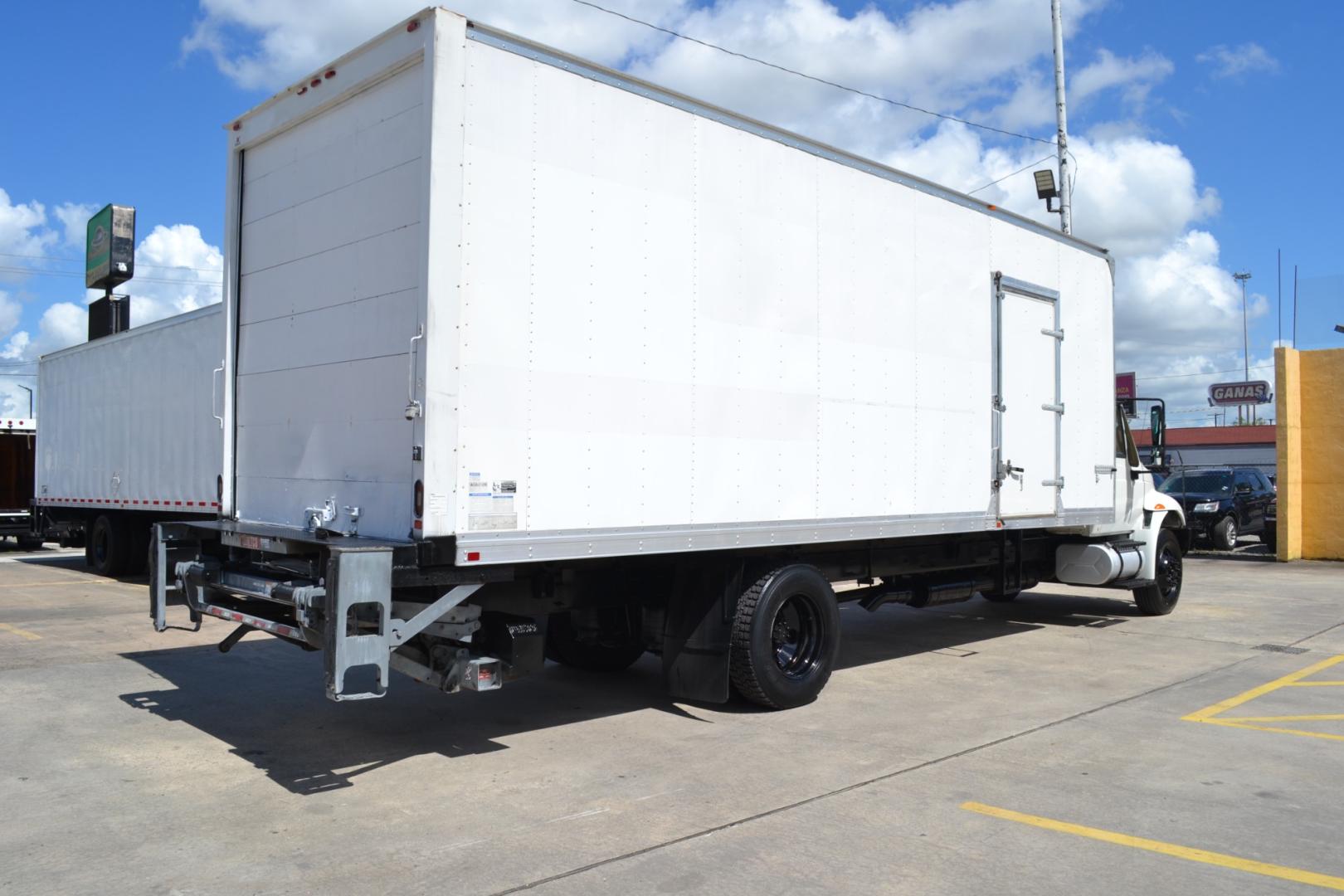 2016 WHITE /GRAY INTERNATIONAL 4300 with an CUMMINS ISB 6.7L 240HP engine, ALLISON 2100HS AUTOMATIC transmission, located at 9172 North Fwy, Houston, TX, 77037, (713) 910-6868, 29.887470, -95.411903 - Photo#2