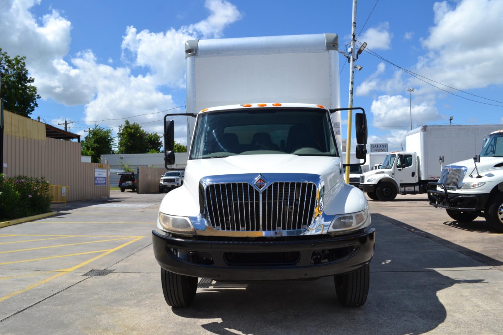 2016 WHITE /GRAY INTERNATIONAL 4300 with an CUMMINS ISB 6.7L 240HP engine, ALLISON 2100HS AUTOMATIC transmission, located at 9172 North Fwy, Houston, TX, 77037, (713) 910-6868, 29.887470, -95.411903 - Photo#6