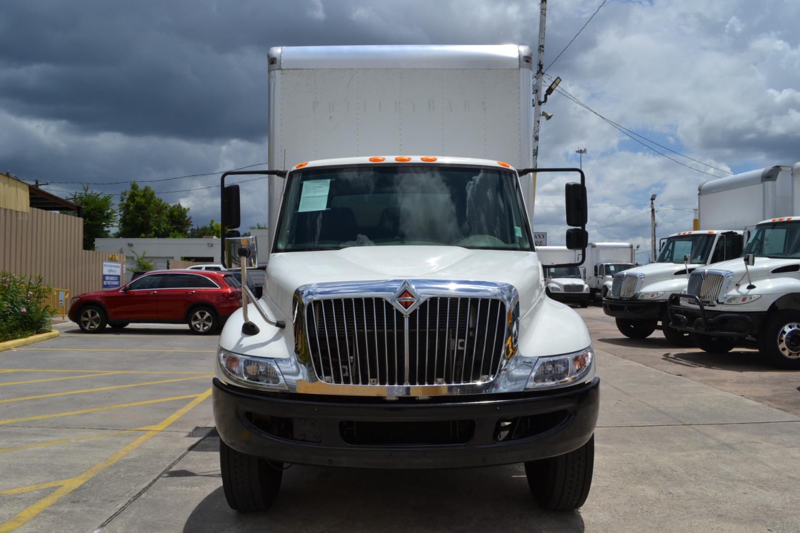 2017 WHITE /GRAY INTERNATIONAL 4300 with an CUMMINS ISB 6.7L 220HP engine, ALLISON 2100RDS AUTOMATIC transmission, located at 9172 North Fwy, Houston, TX, 77037, (713) 910-6868, 29.887470, -95.411903 - Photo#1