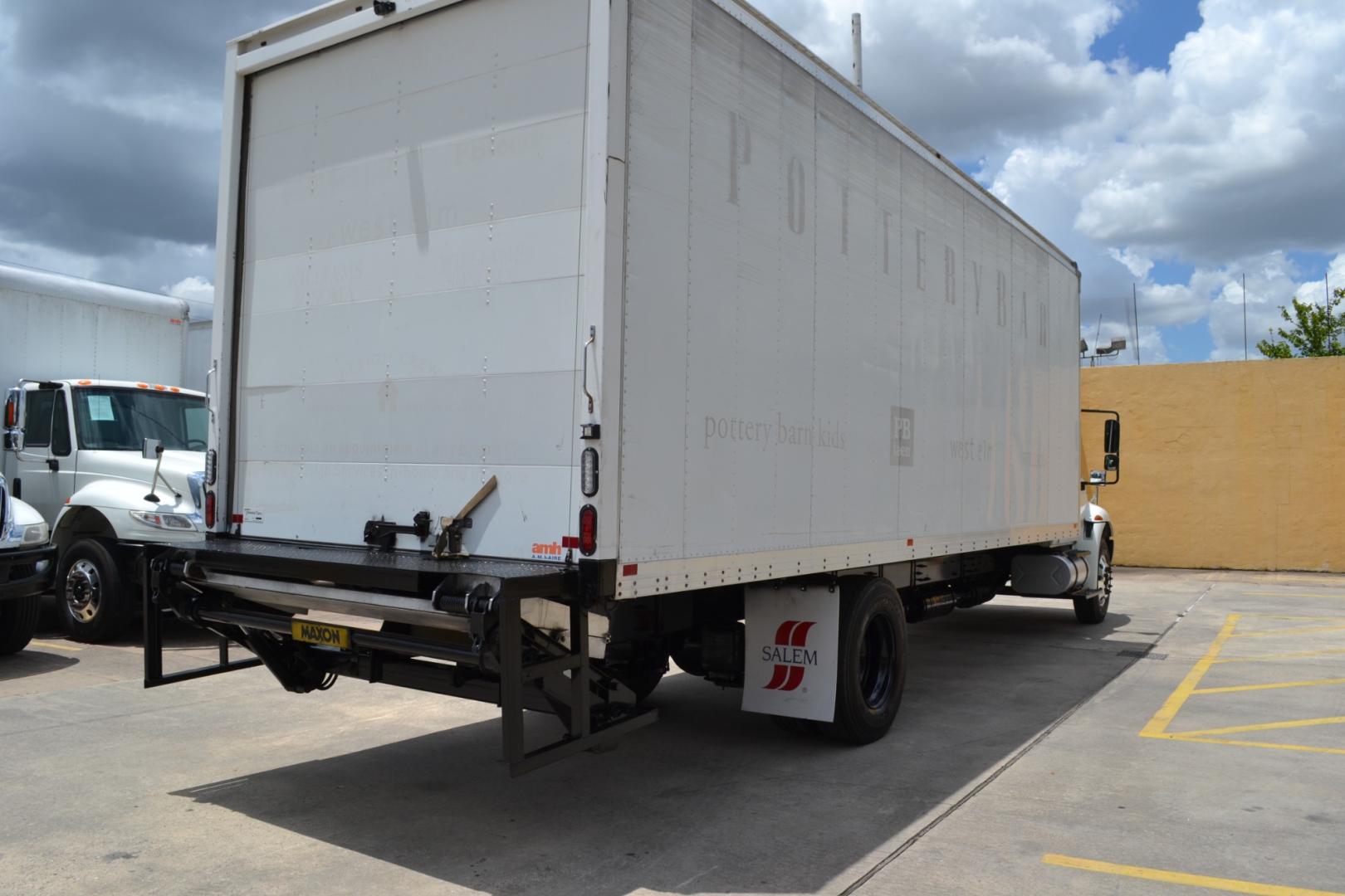 2017 WHITE /GRAY INTERNATIONAL 4300 with an CUMMINS ISB 6.7L 220HP engine, ALLISON 2100RDS AUTOMATIC transmission, located at 9172 North Fwy, Houston, TX, 77037, (713) 910-6868, 29.887470, -95.411903 - Photo#4